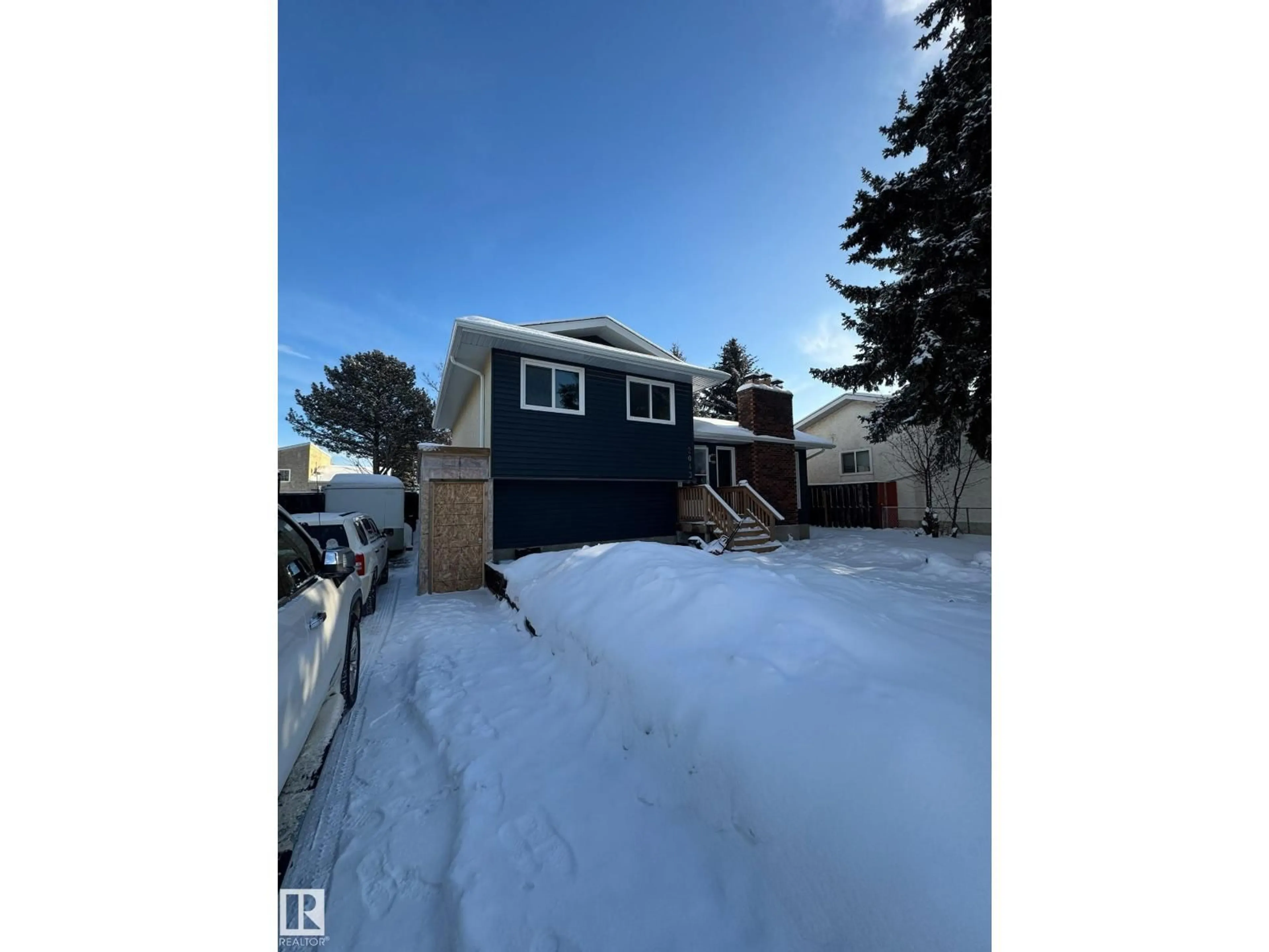 Shed for 2043 49A NW, Edmonton Alberta T6L2W9
