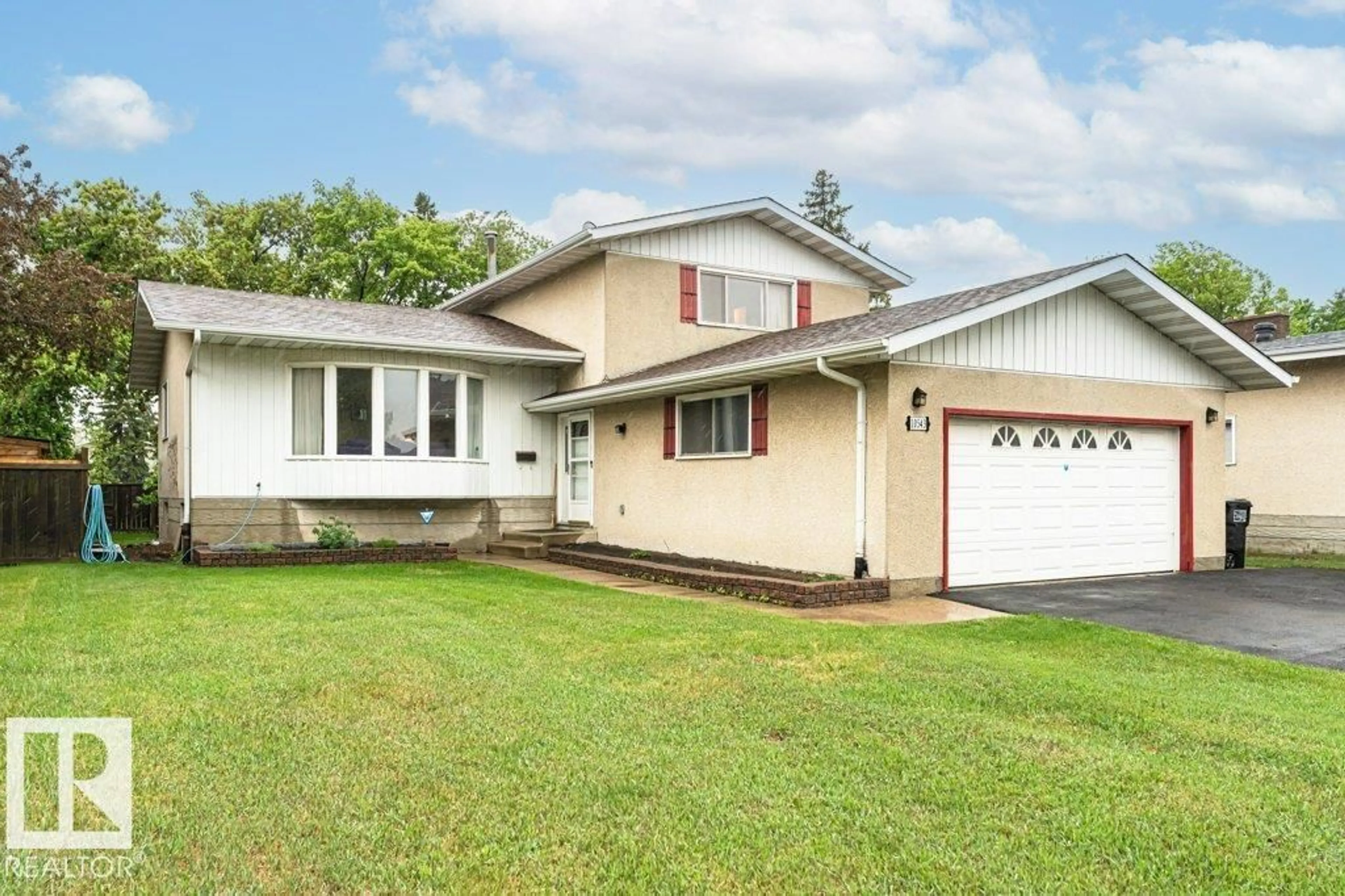Home with vinyl exterior material, street for 10543 35 AV, Edmonton Alberta T6J2M1