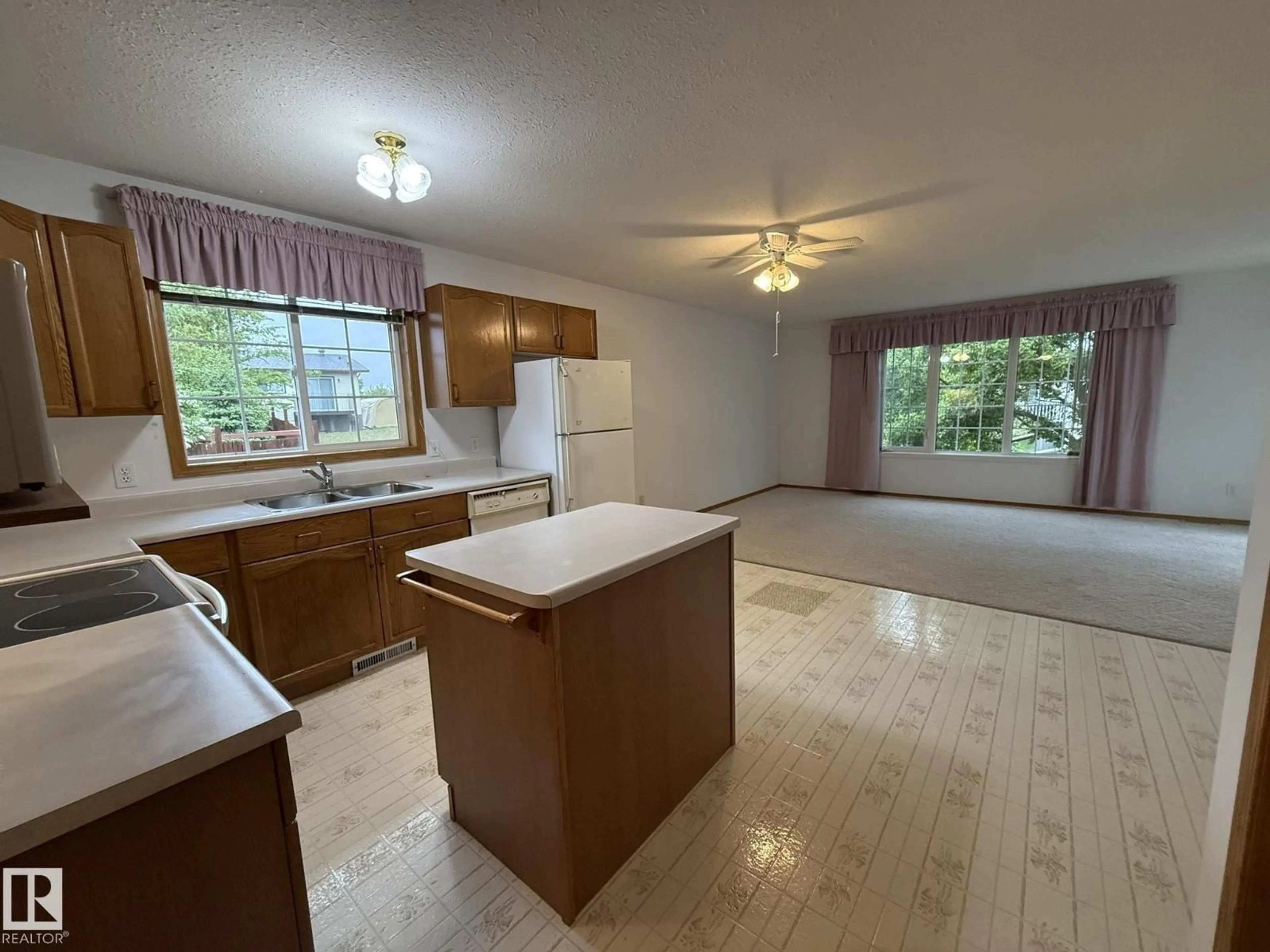 Unknown for #102 - 4610 50 AV, Stony Plain Alberta T7Z1P4
