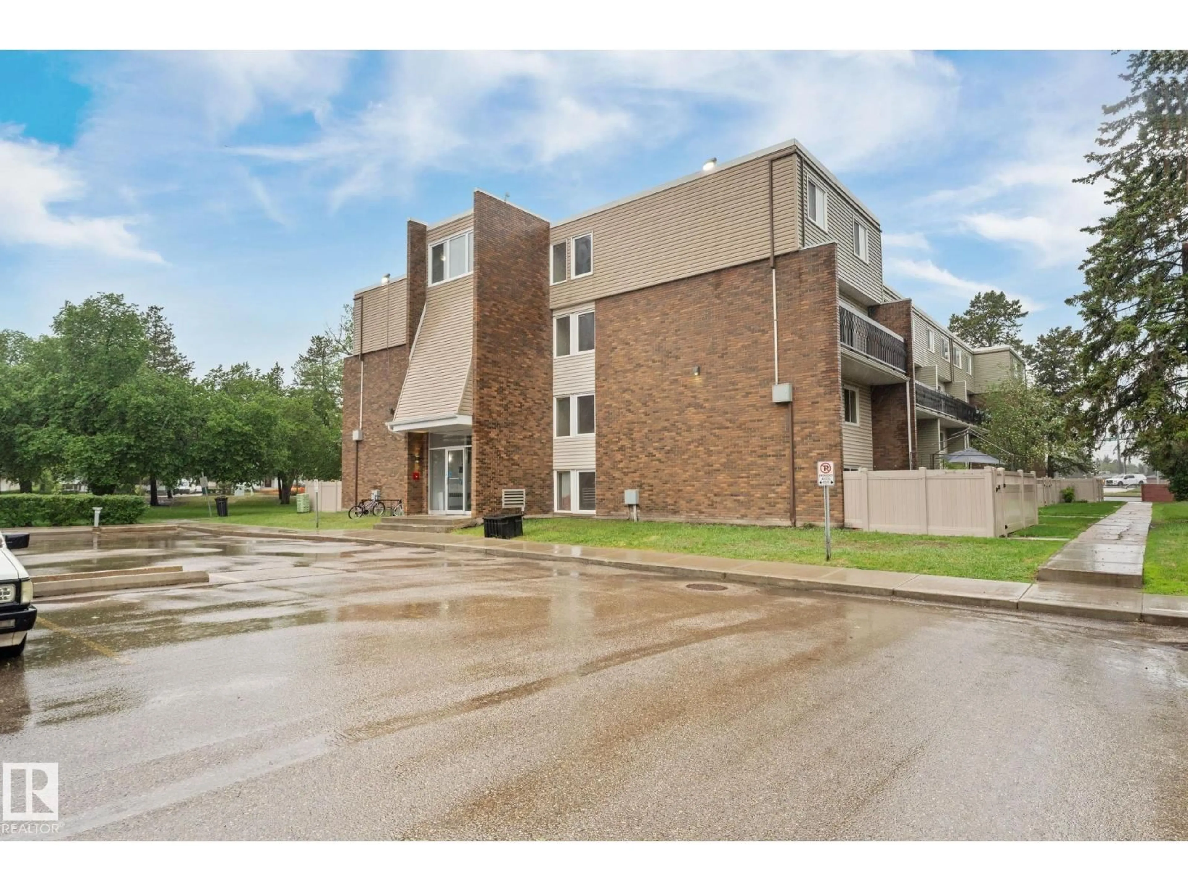 Unknown for 202 - 7815 159 ST, Edmonton Alberta T5R2E1