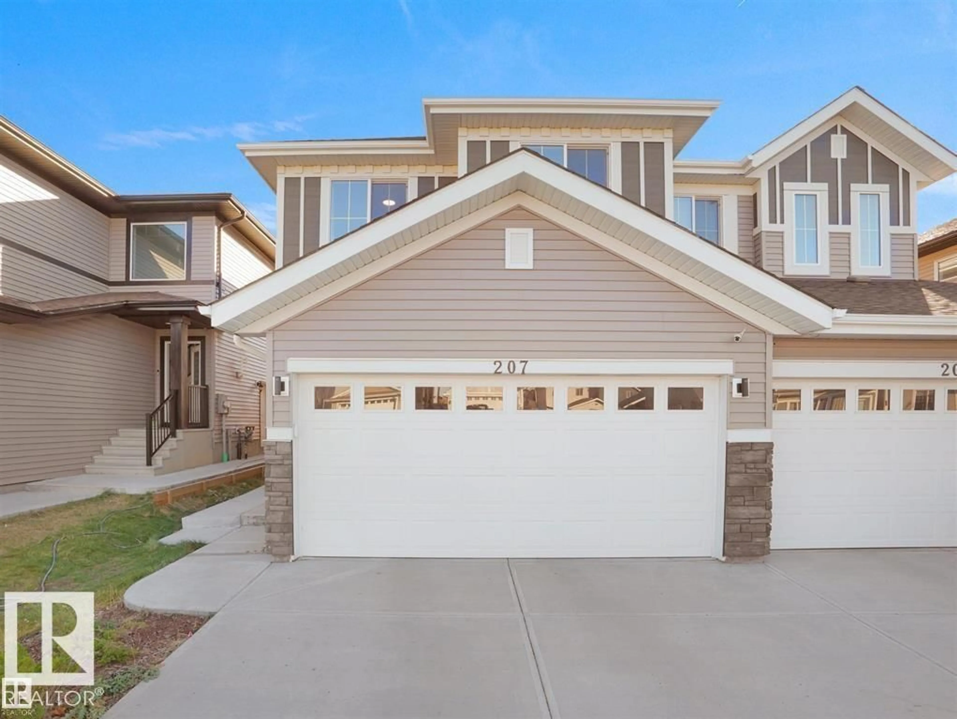 Home with vinyl exterior material, street for 207 41 AV, Edmonton Alberta T6T2E7