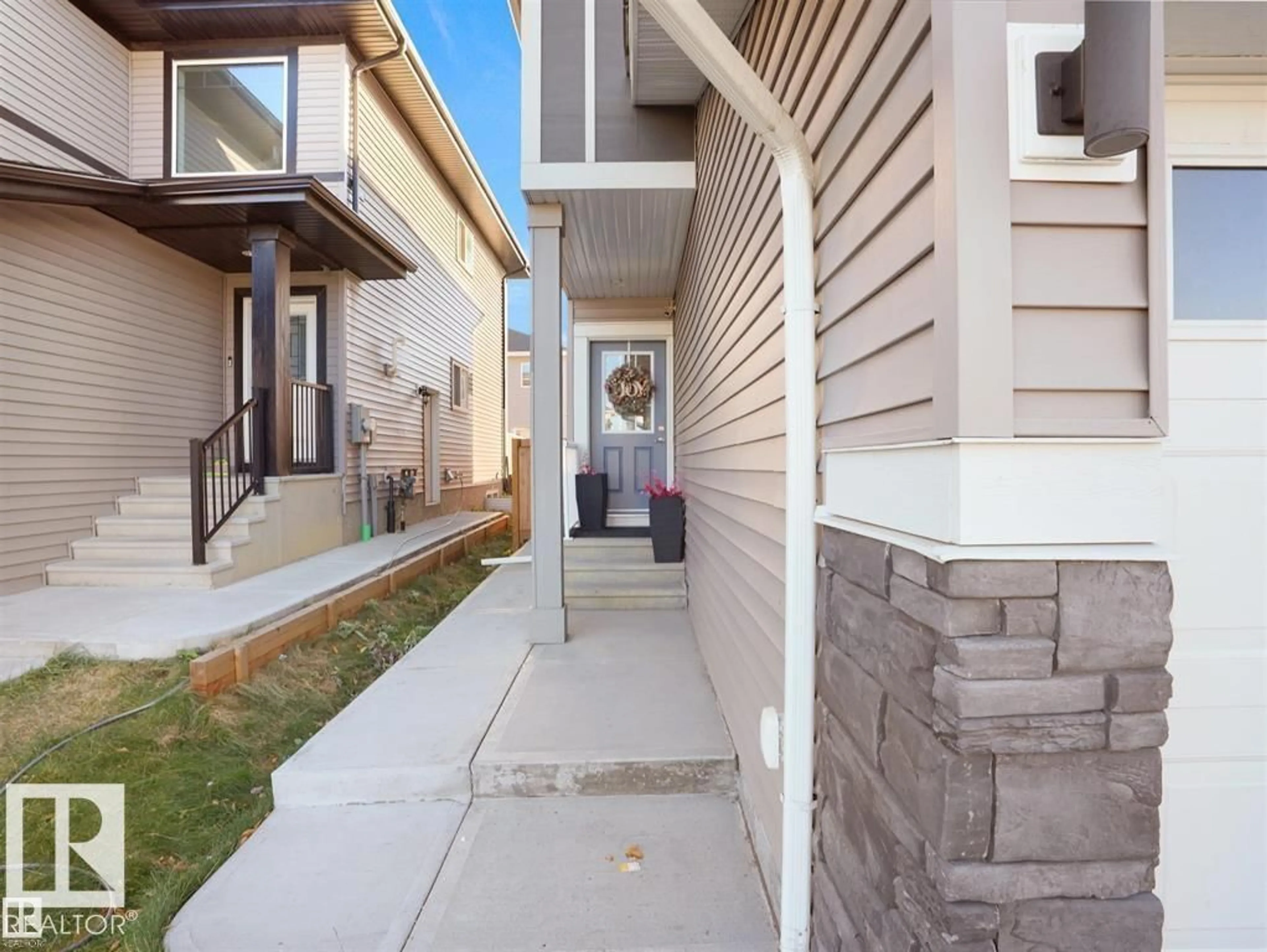 Unknown for 207 41 AV, Edmonton Alberta T6T2E7