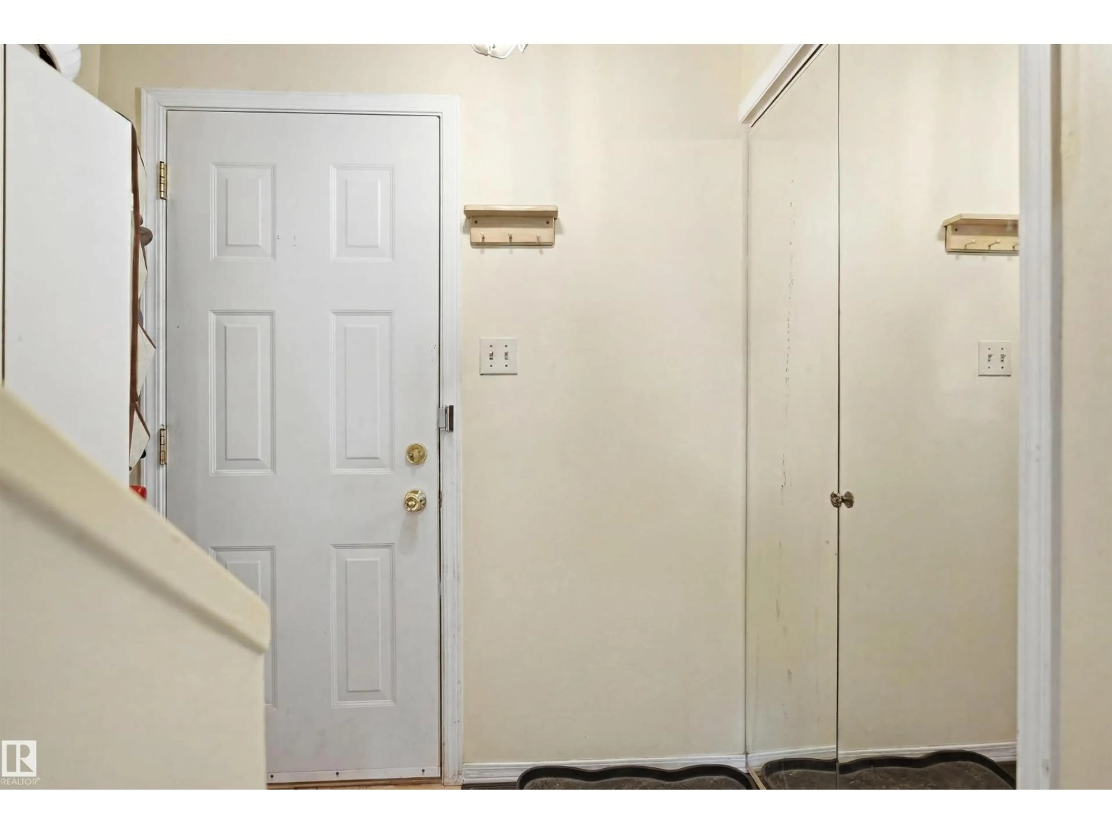 Indoor entryway for NW - 17 LAKEWOOD VG, Edmonton Alberta T6K2B3