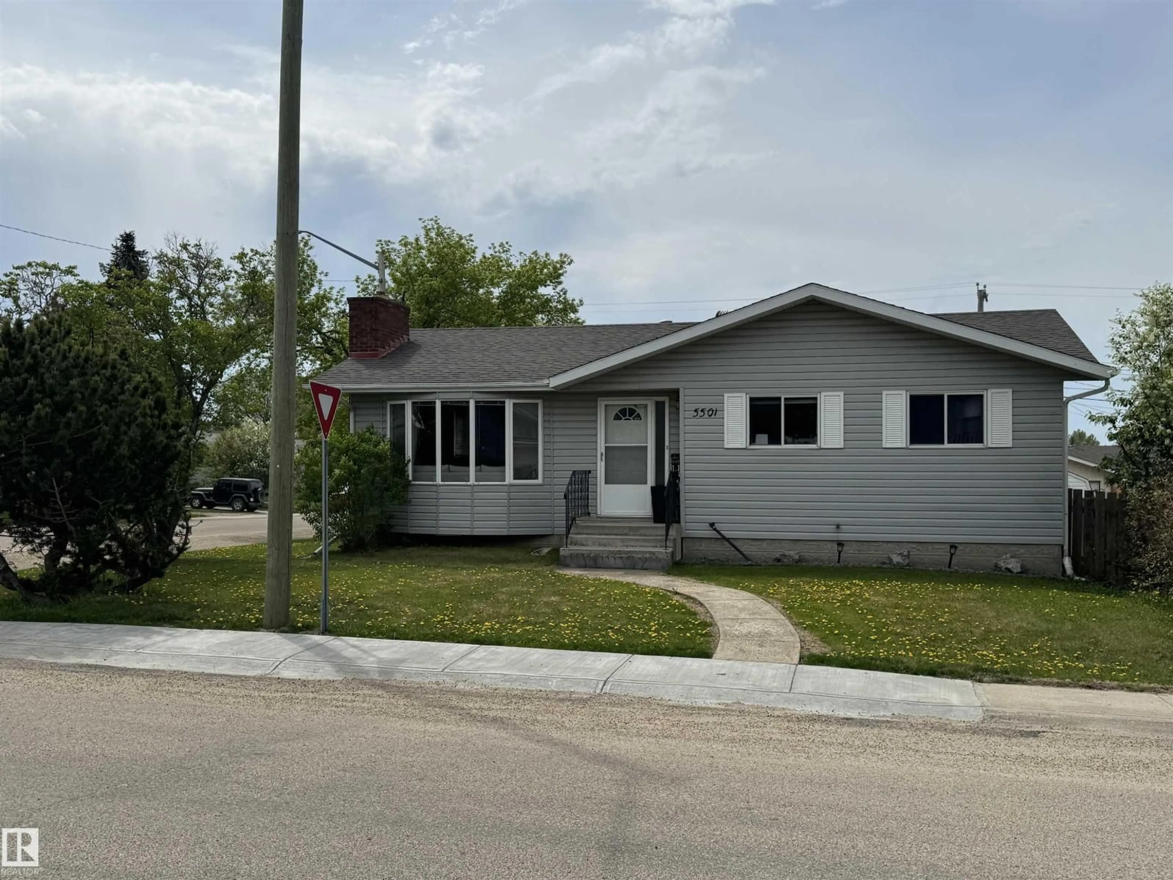 Home with vinyl exterior material, street for 5501 46 AV, Drayton Valley Alberta T7A1K2