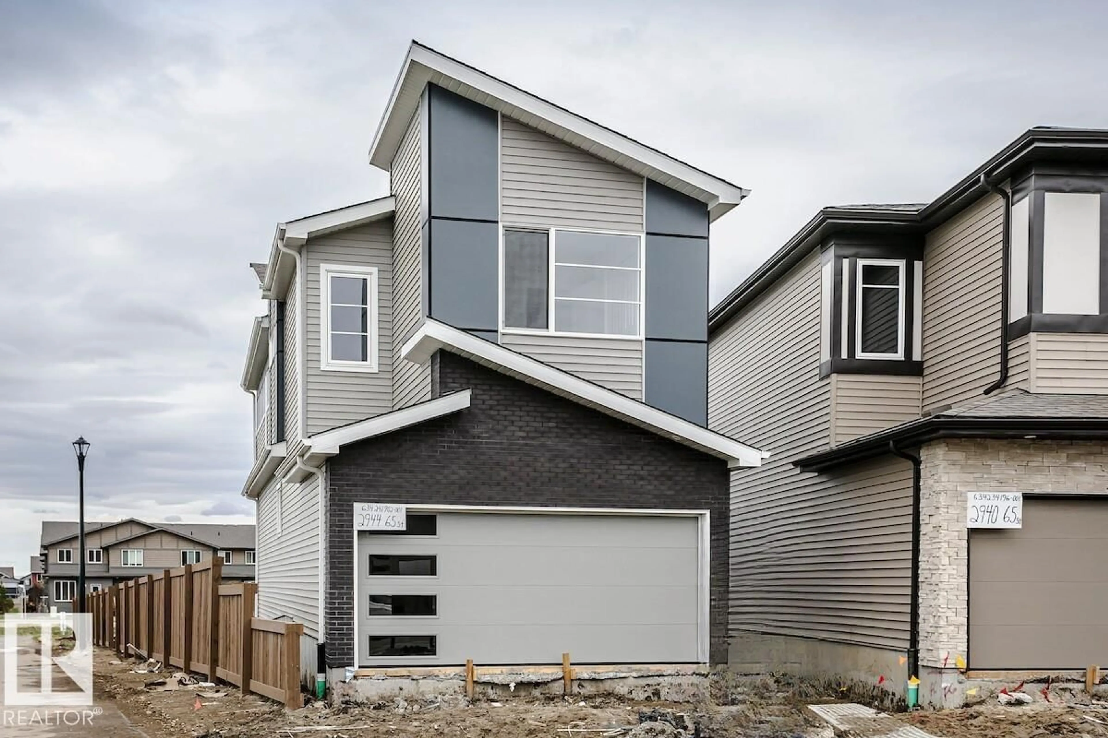 Home with vinyl exterior material, street for 2944 65 ST, Edmonton Alberta T6X2Z3