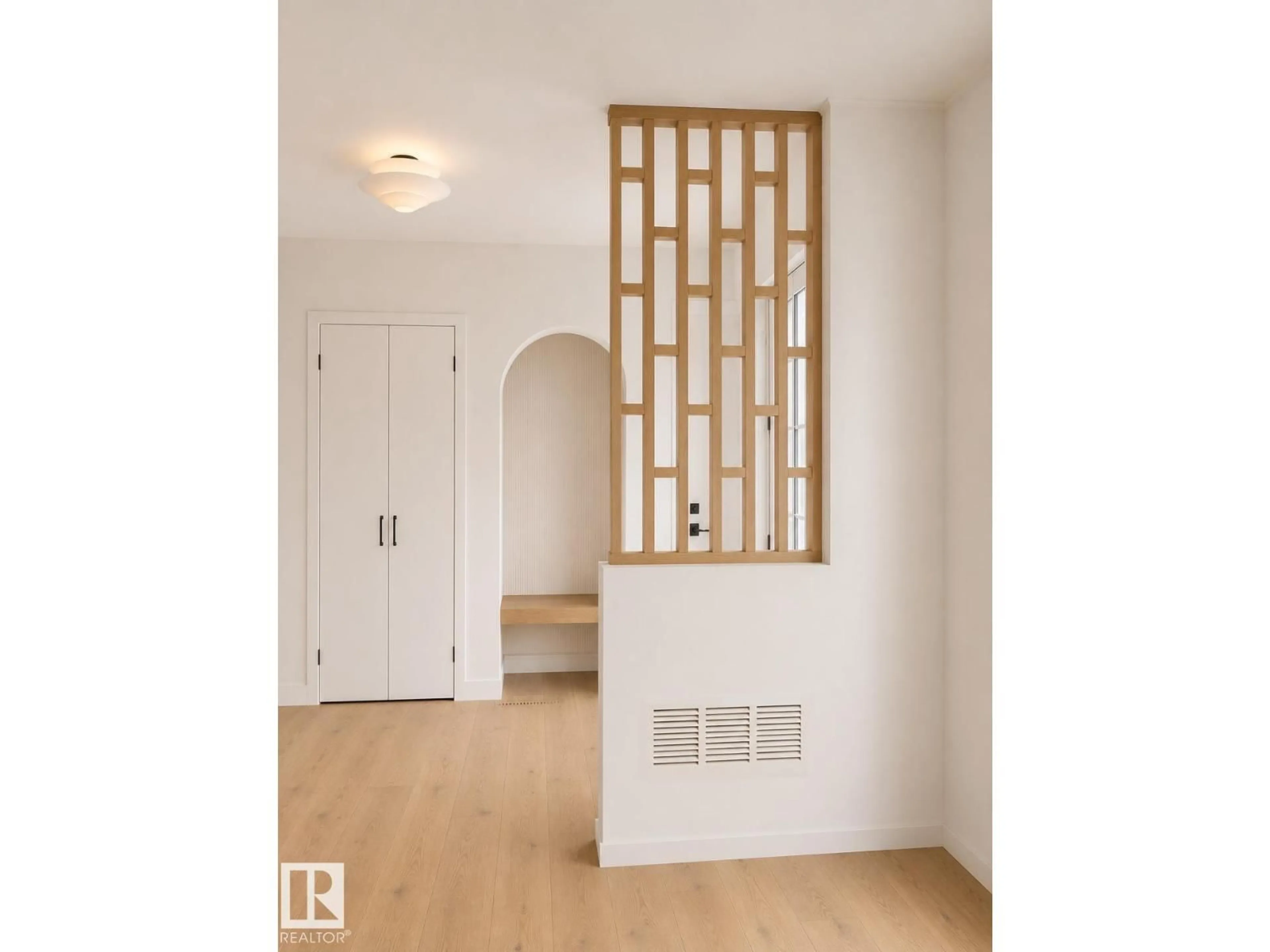 Indoor entryway for 9243 148 ST, Edmonton Alberta T5R1A4