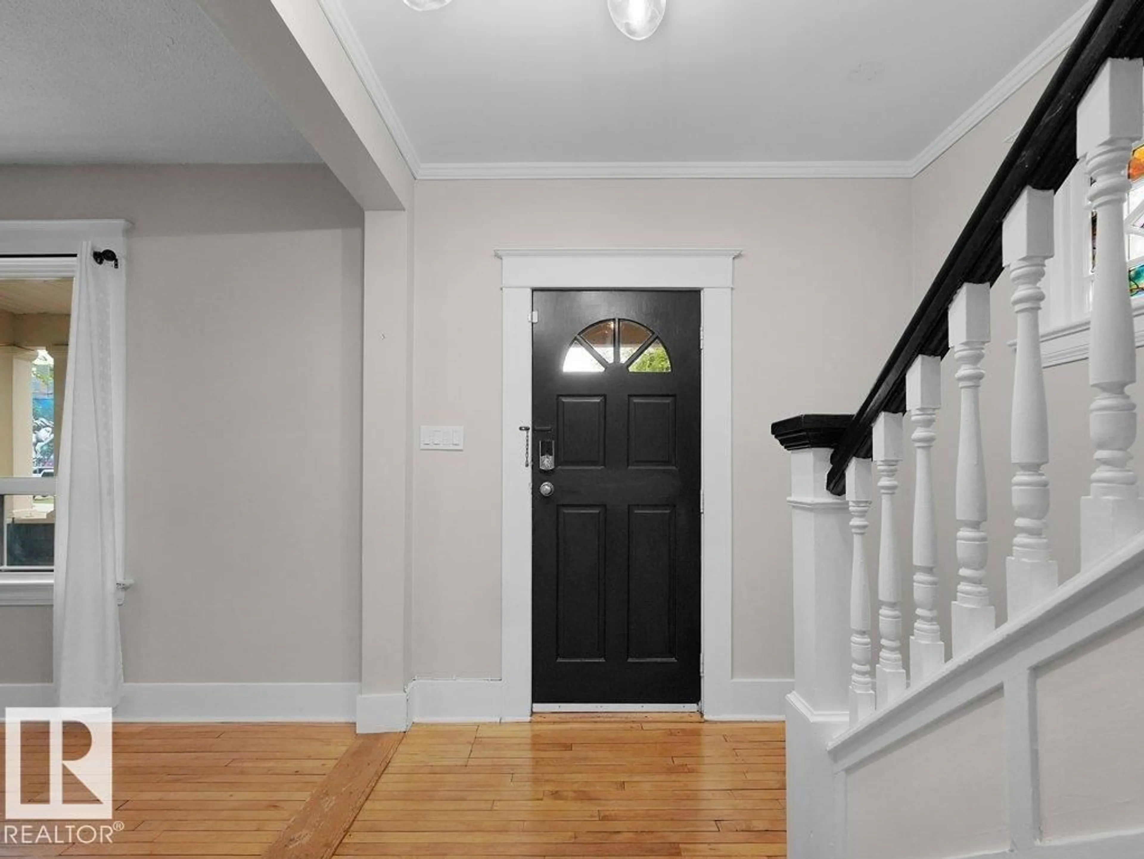 Indoor entryway for 11002 106 AV, Edmonton Alberta T5R0R3