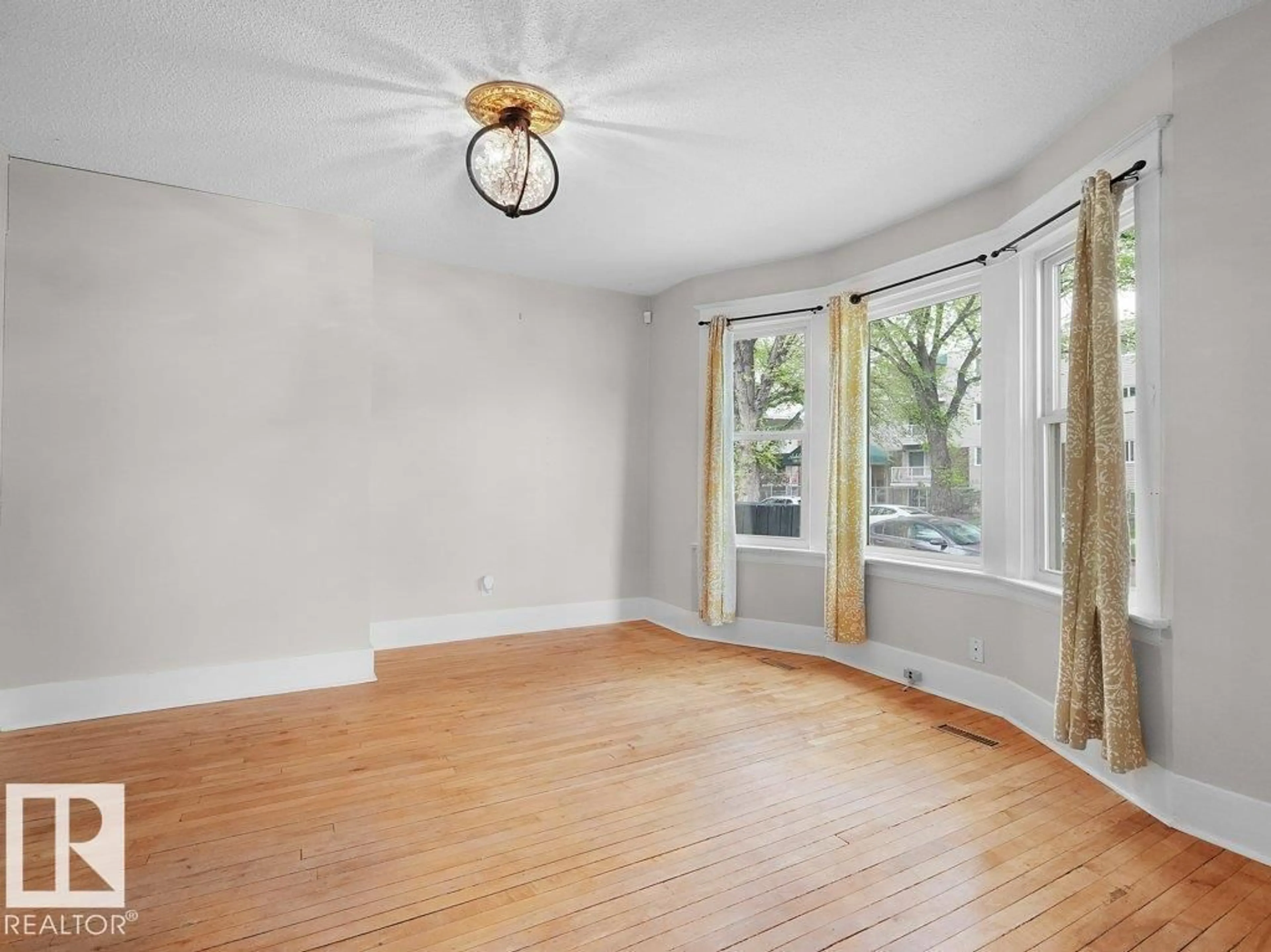 A pic of a room for 11002 106 AV, Edmonton Alberta T5R0R3