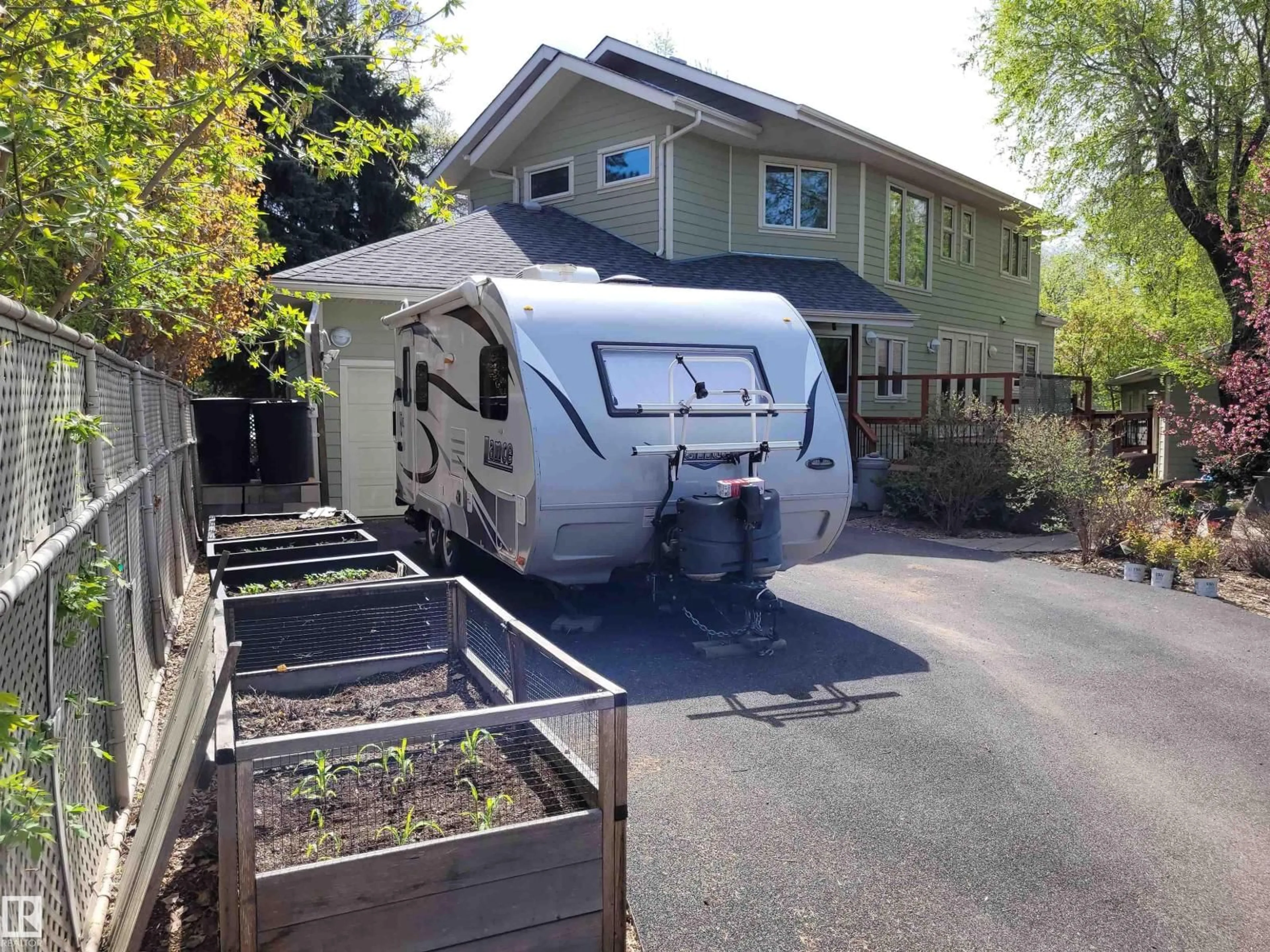 A pic from outside/outdoor area/front of a property/back of a property/a pic from drone, street for 11131 75 AV, Edmonton Alberta T6G0H1
