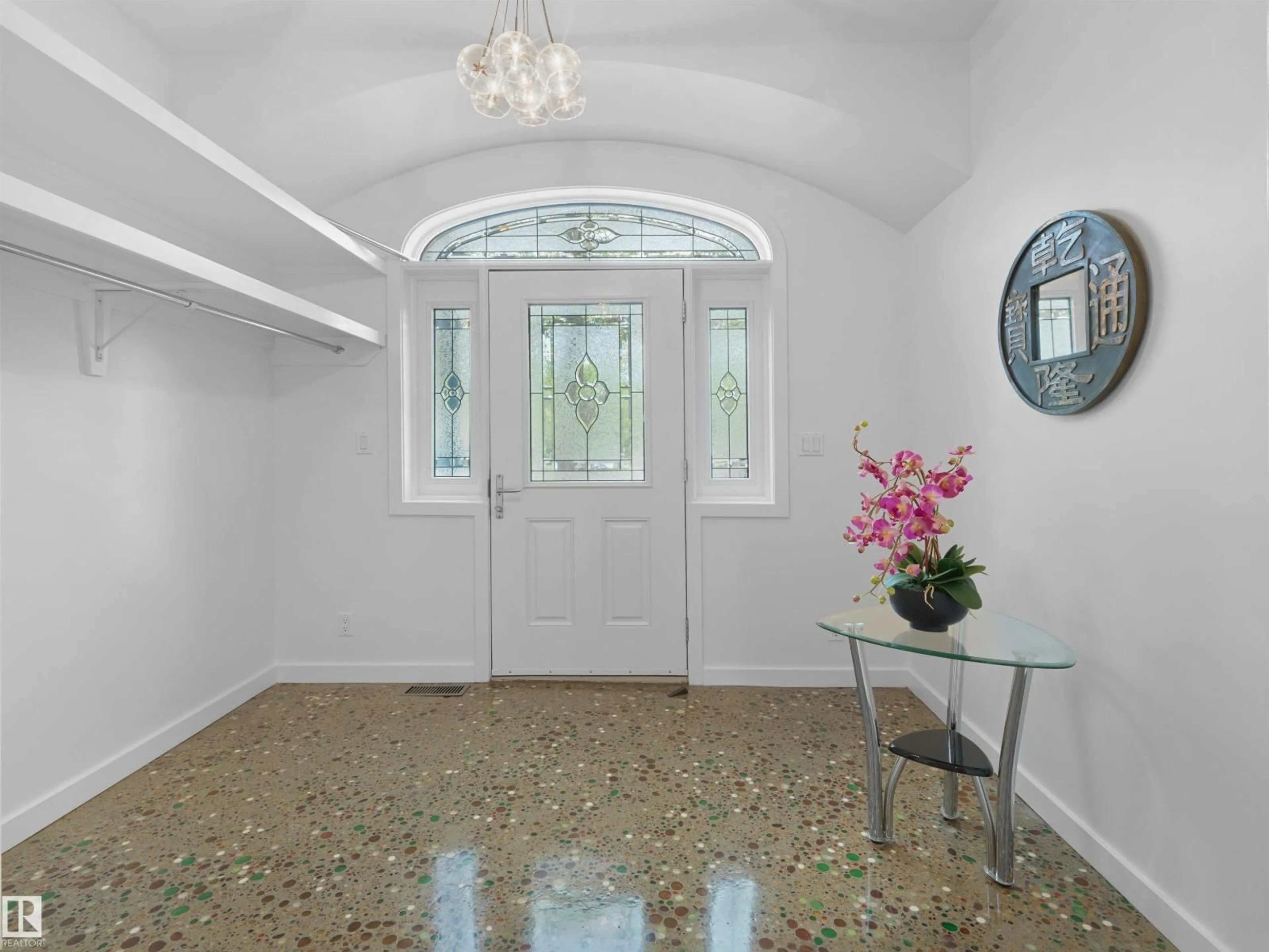 Indoor entryway for 11131 75 AV, Edmonton Alberta T6G0H1