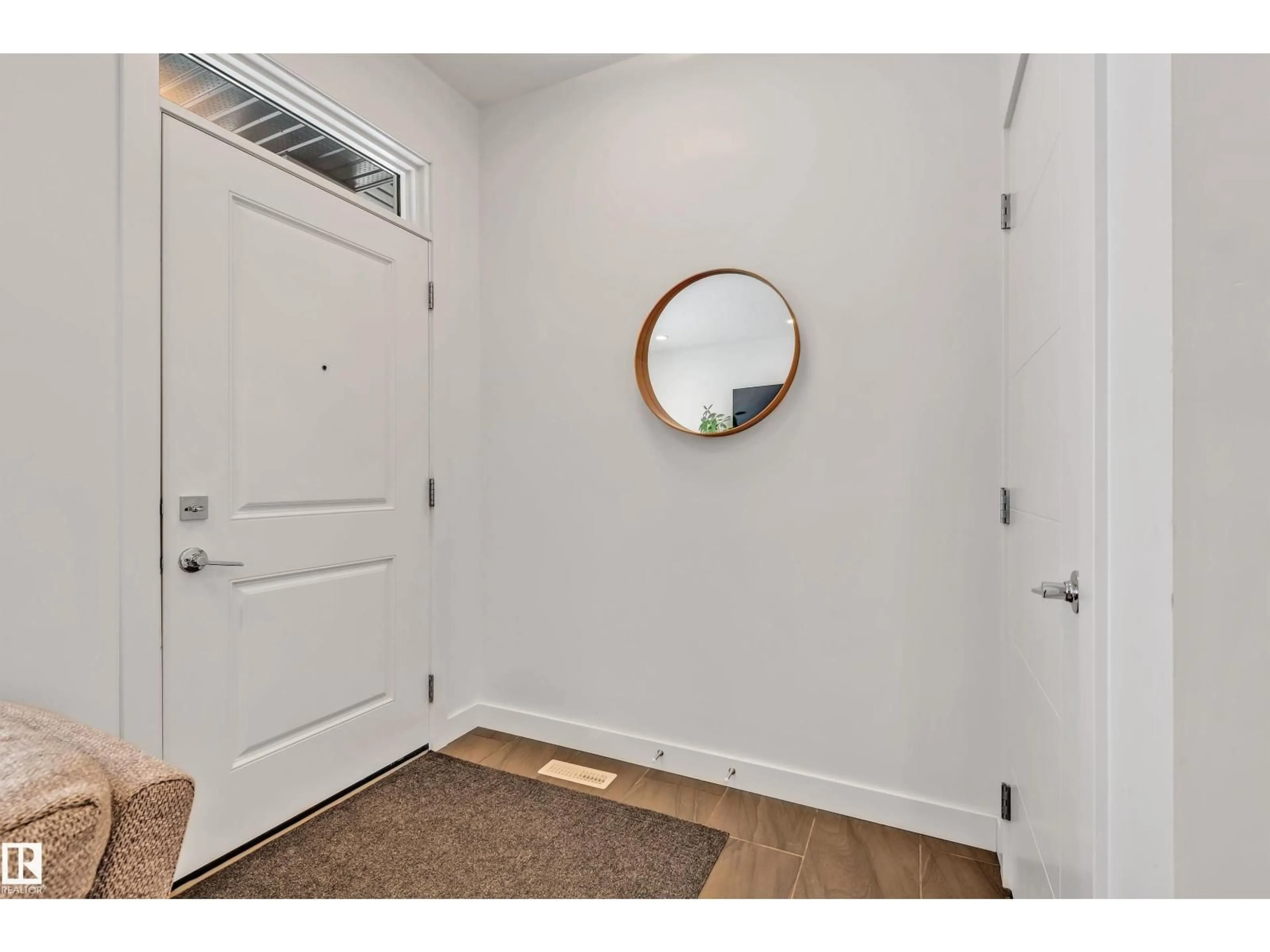 Indoor entryway for 7944 81 AV, Edmonton Alberta T6C0V7