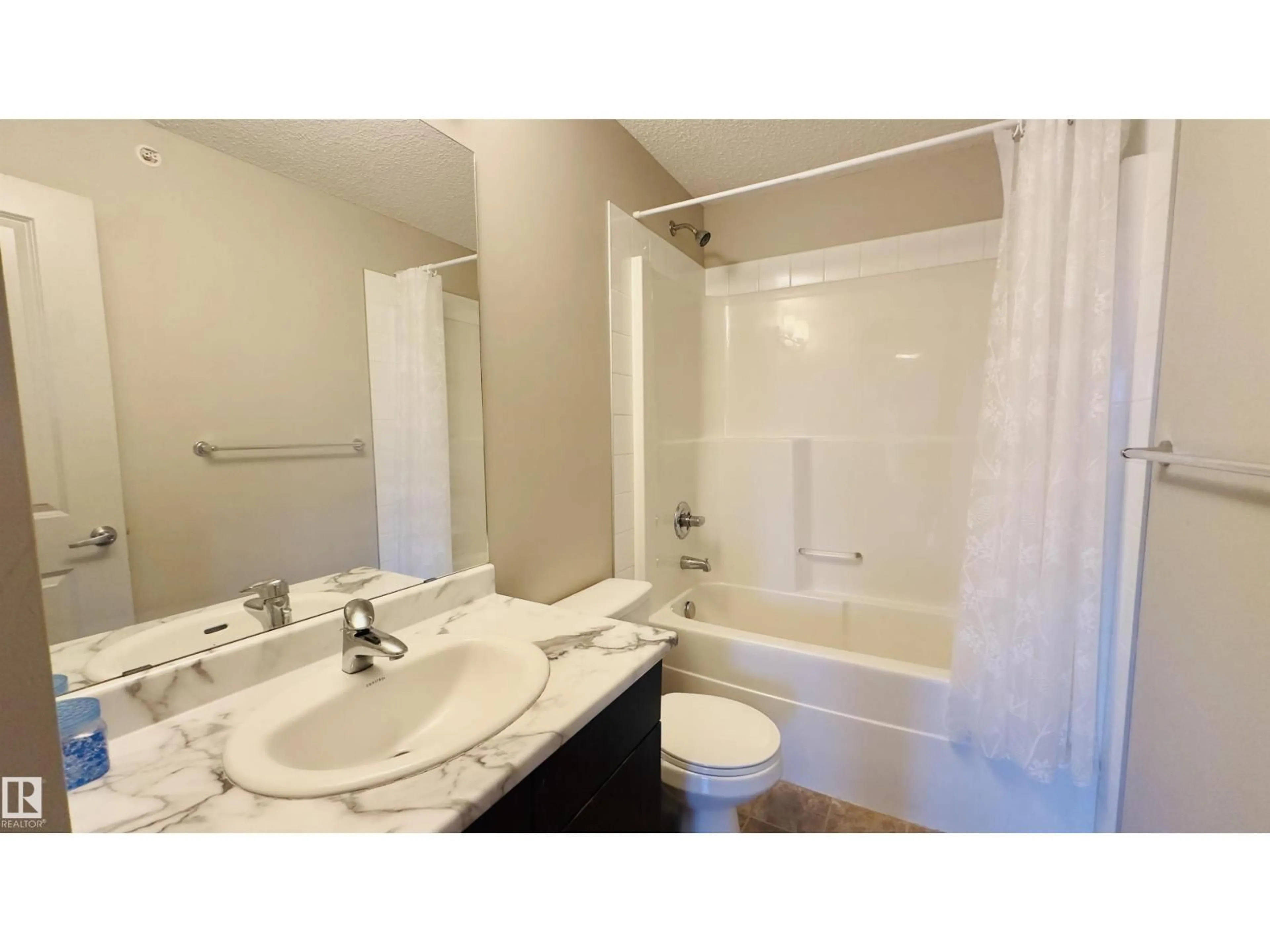 Standard bathroom, unknown for 142 EBBERS BV, Edmonton Alberta T5Y3W2