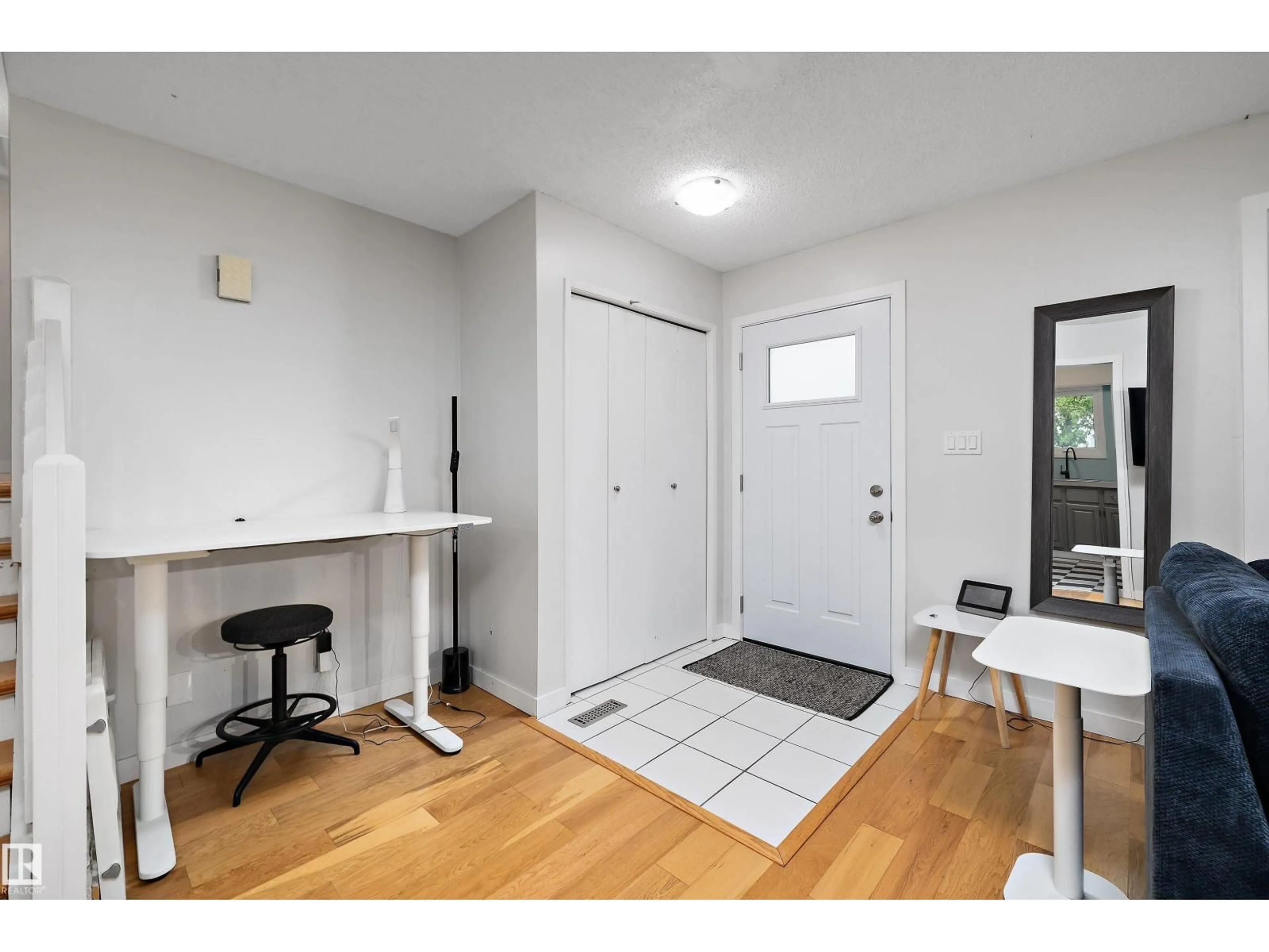 Indoor entryway for 52 ALEXANDER DR, Leduc Alberta T9E5H5