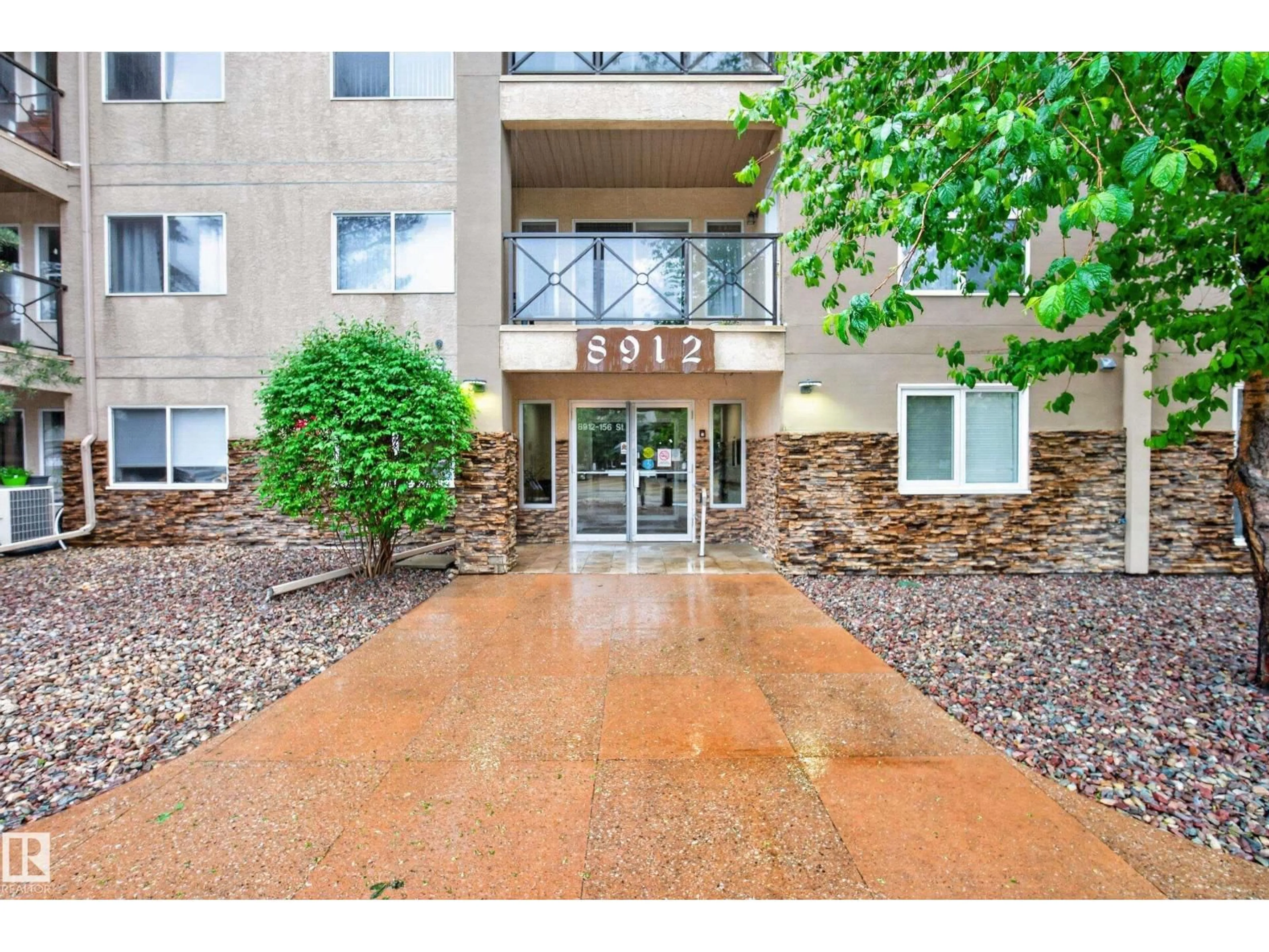 Indoor foyer for #413 - 8912 156 ST, Edmonton Alberta T5R5Z2