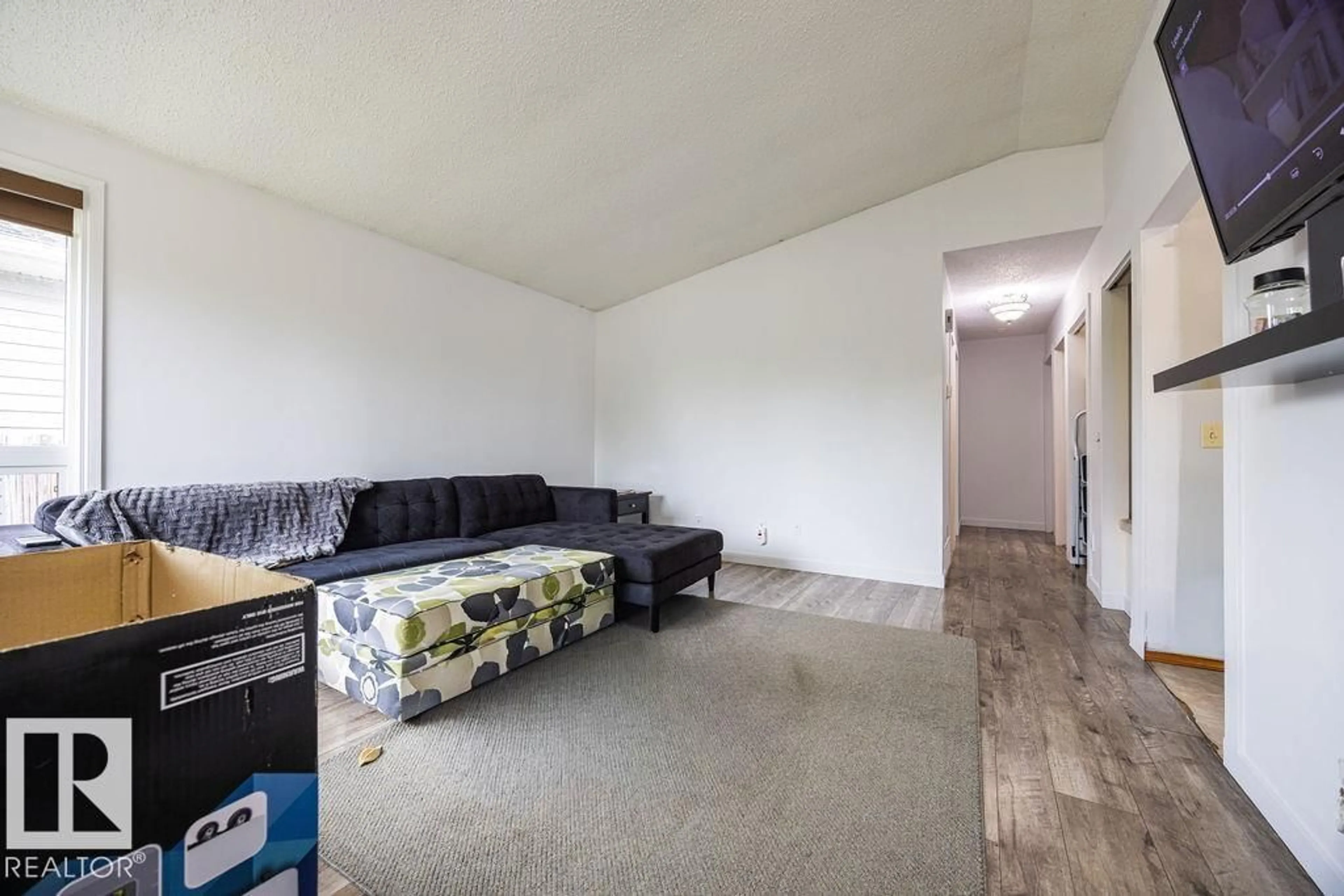 A pic of a room for 1139 35 ST, Edmonton Alberta T6L2L3