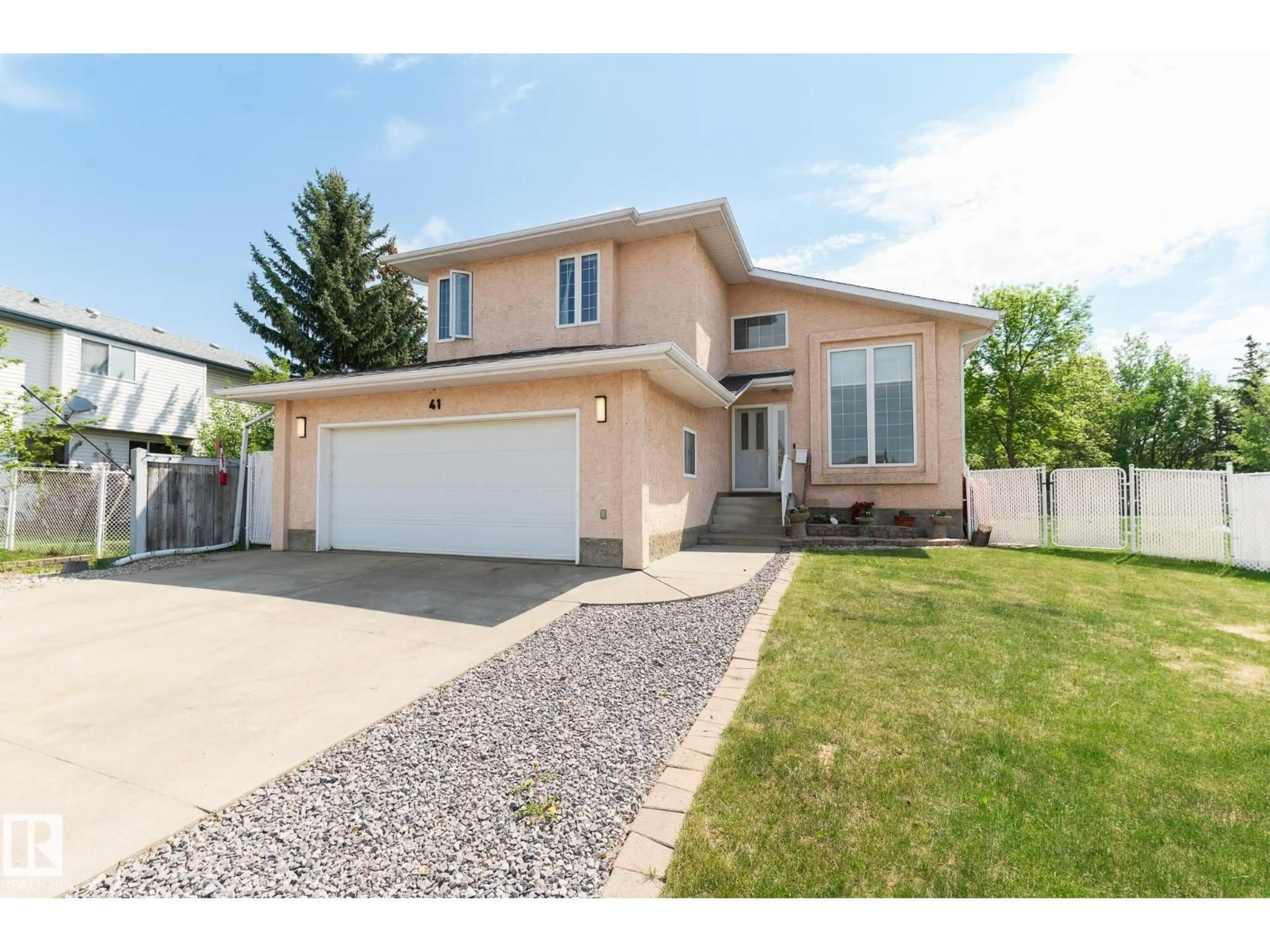 Home with vinyl exterior material, street for 41 DEER PARK WY, Spruce Grove Alberta T7X3K4