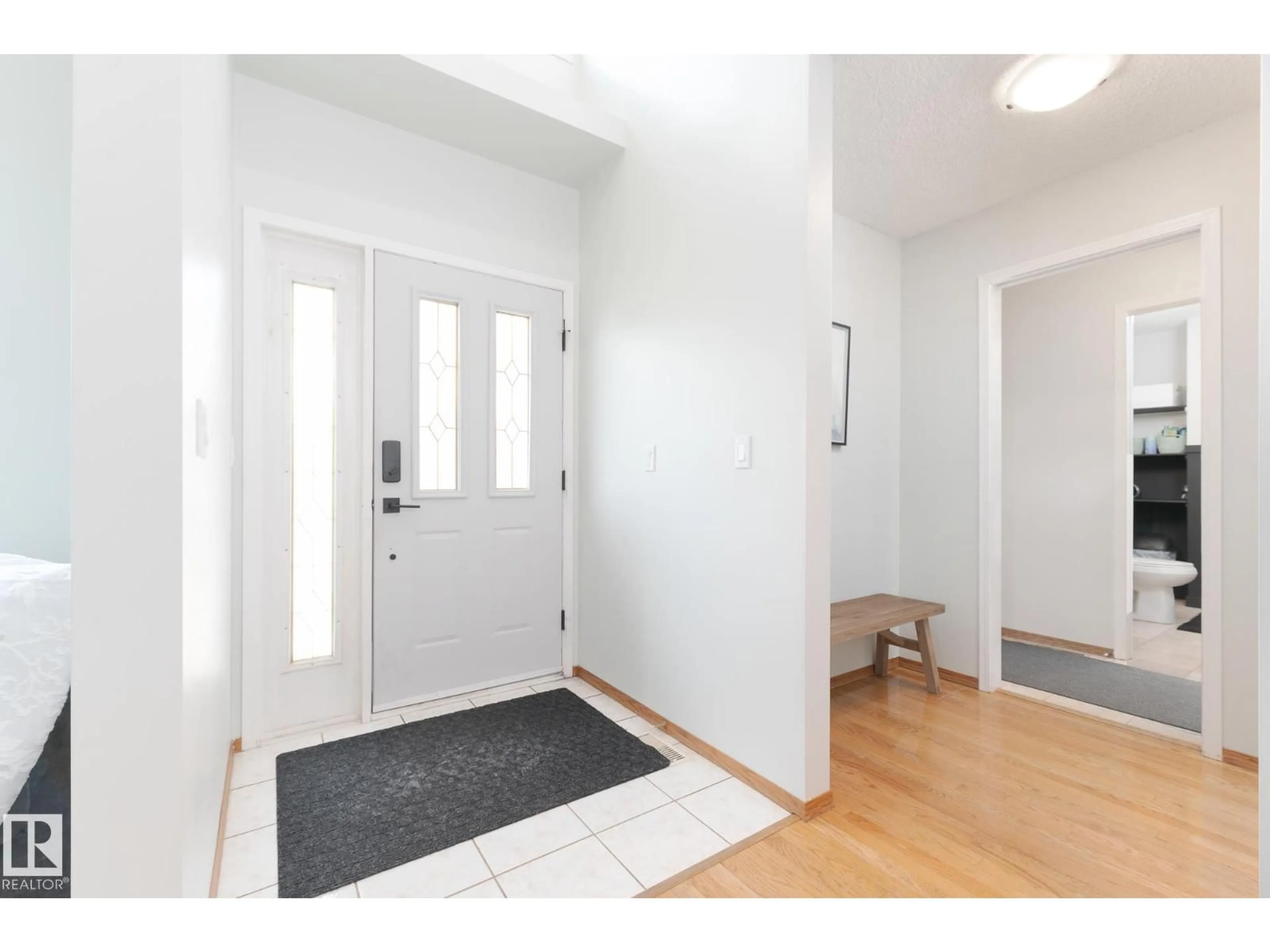 Indoor entryway for 41 DEER PARK WY, Spruce Grove Alberta T7X3K4