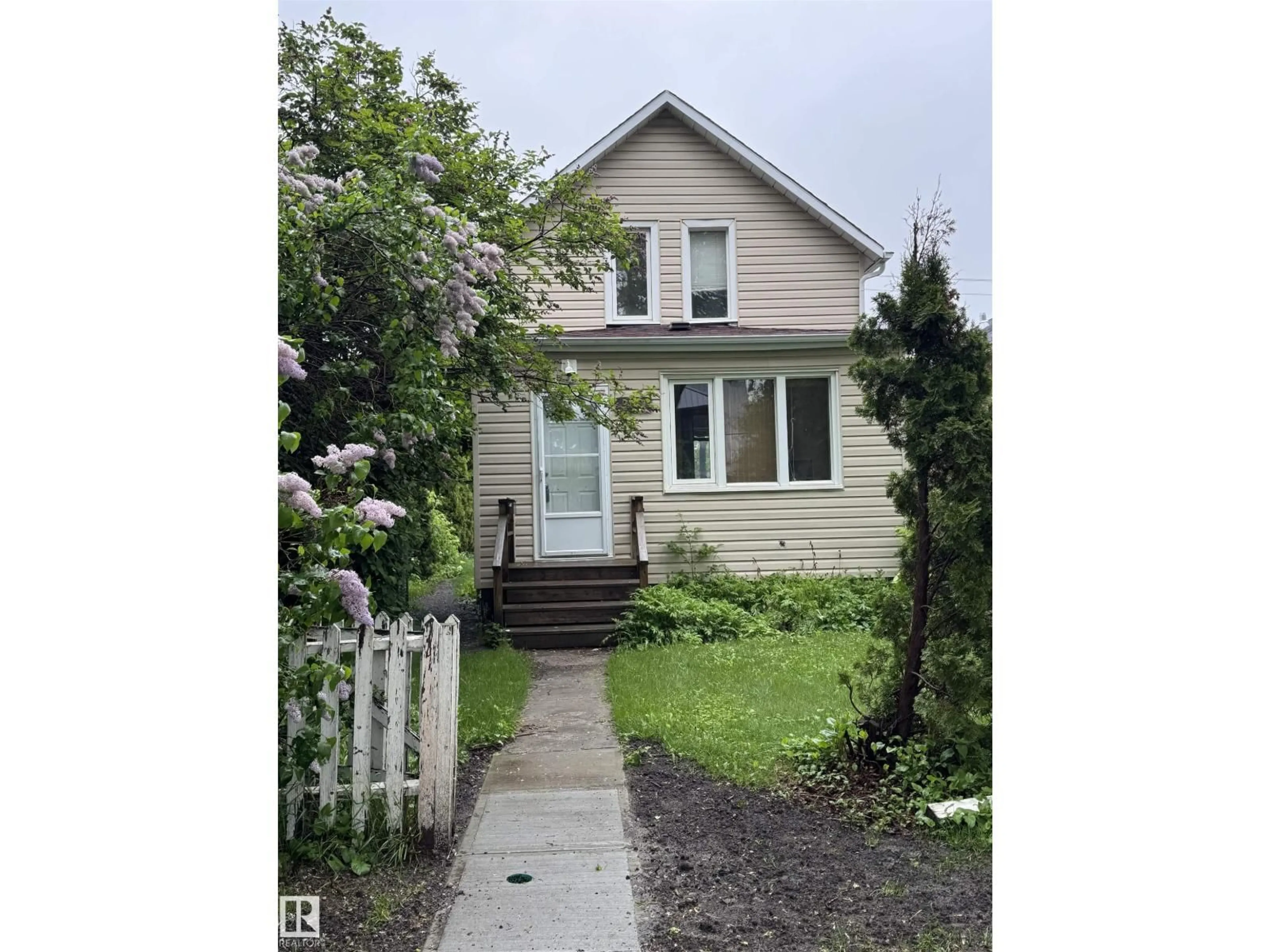 Unknown for 9740 87 AV, Edmonton Alberta T6E2N4