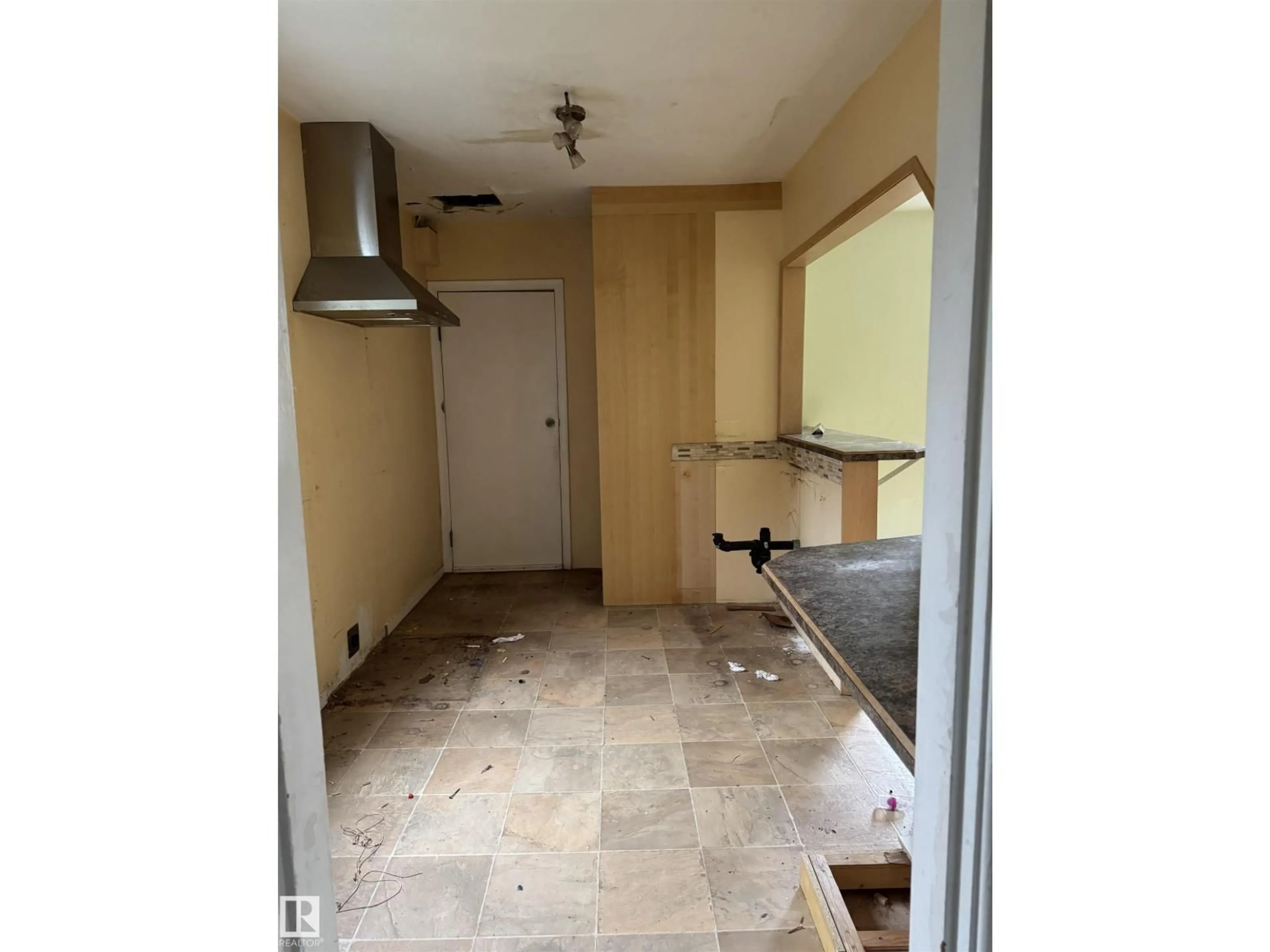 A pic of a room for 9740 87 AV, Edmonton Alberta T6E2N4