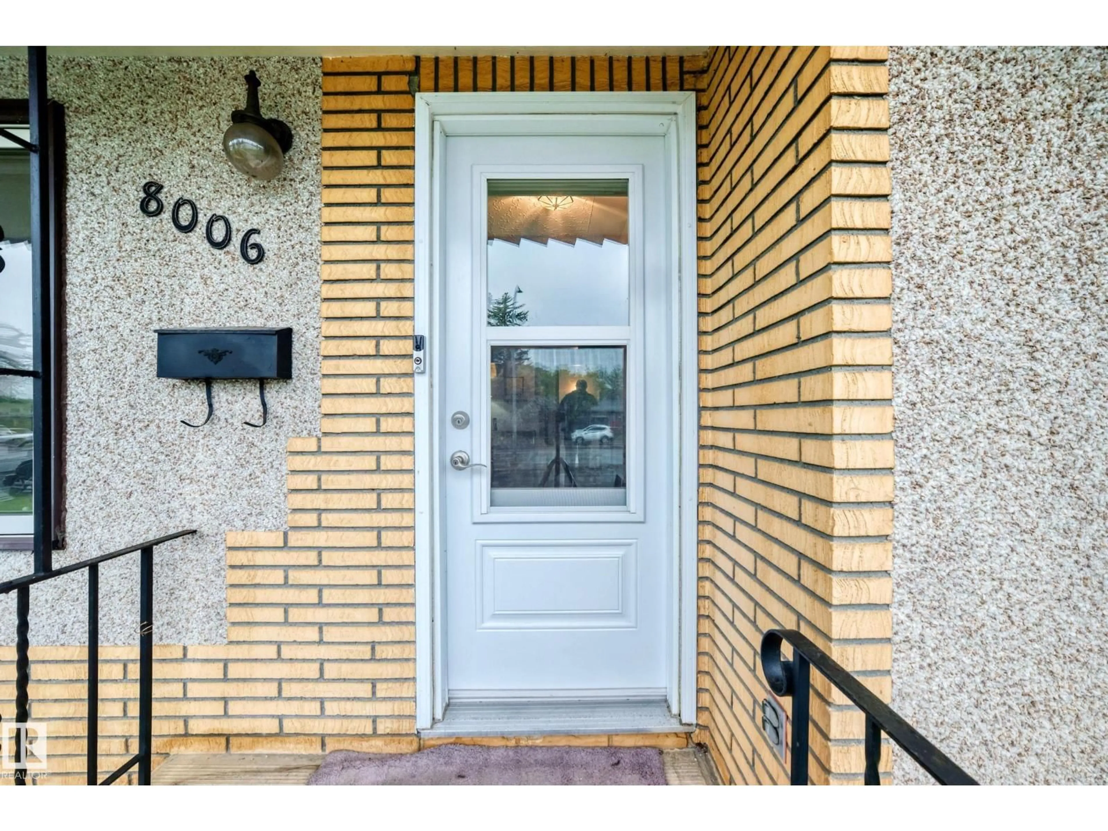 Indoor entryway for 8006 159 ST, Edmonton Alberta T5R2E3