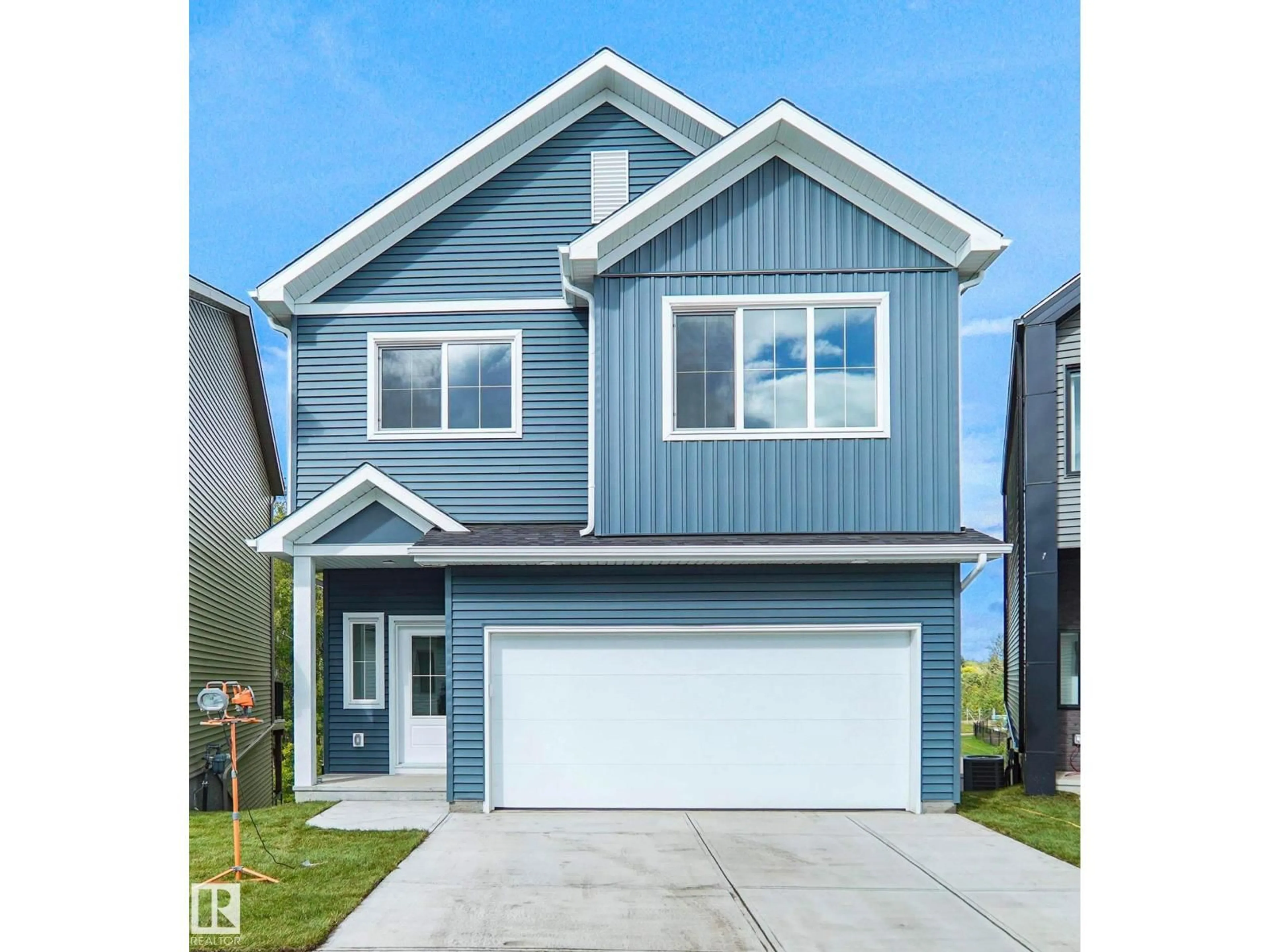 Home with vinyl exterior material, street for 19 19904 31 AV NW, Edmonton Alberta T6M1N7