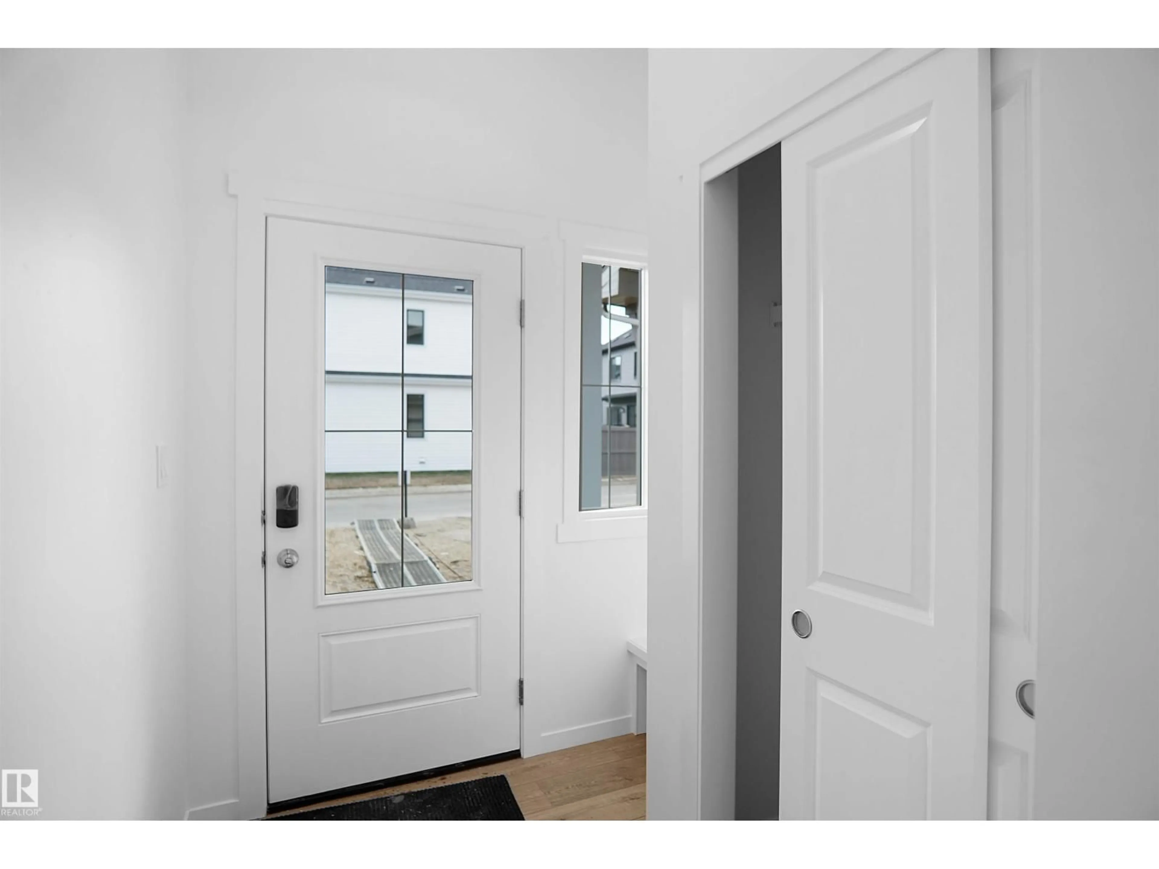 Indoor entryway for 19 19904 31 AV NW, Edmonton Alberta T6M1N7