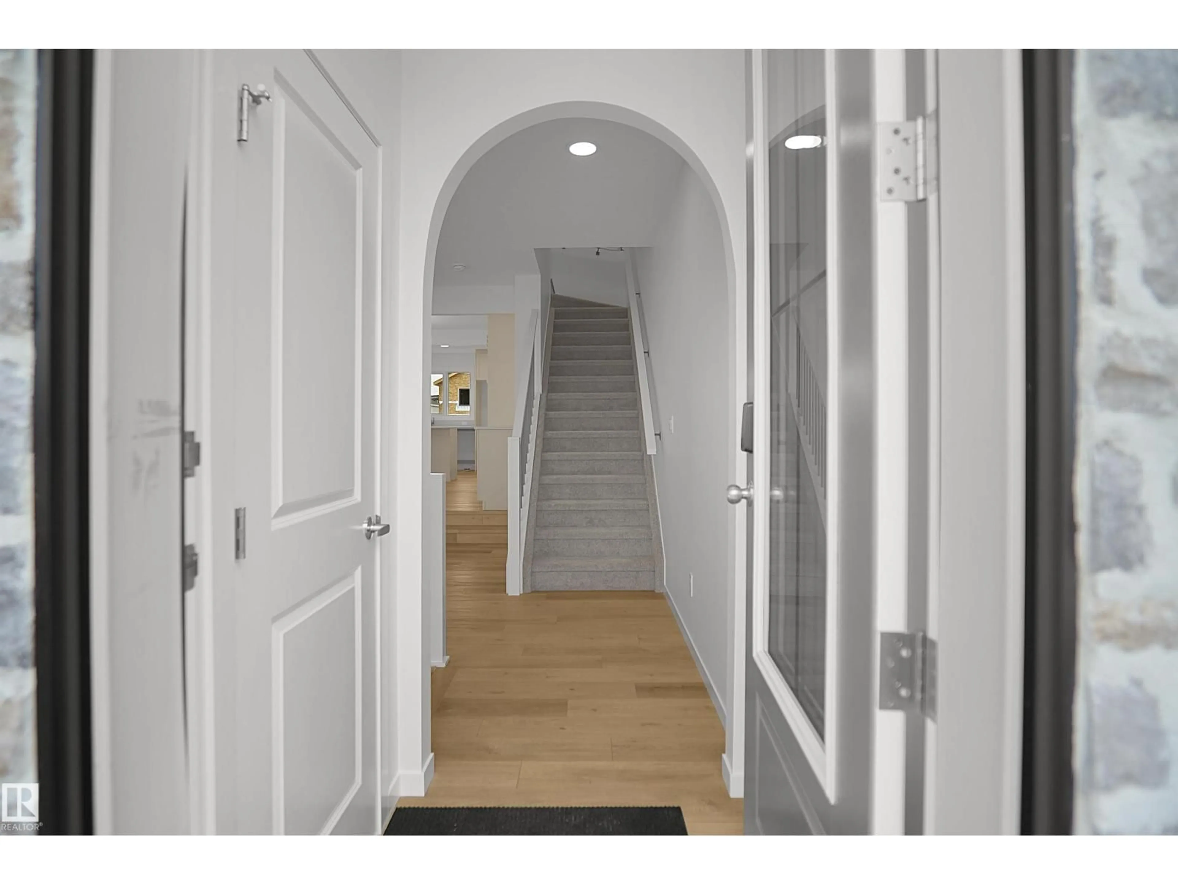 Indoor entryway for 1312 9 ST, Edmonton Alberta T6T2W2