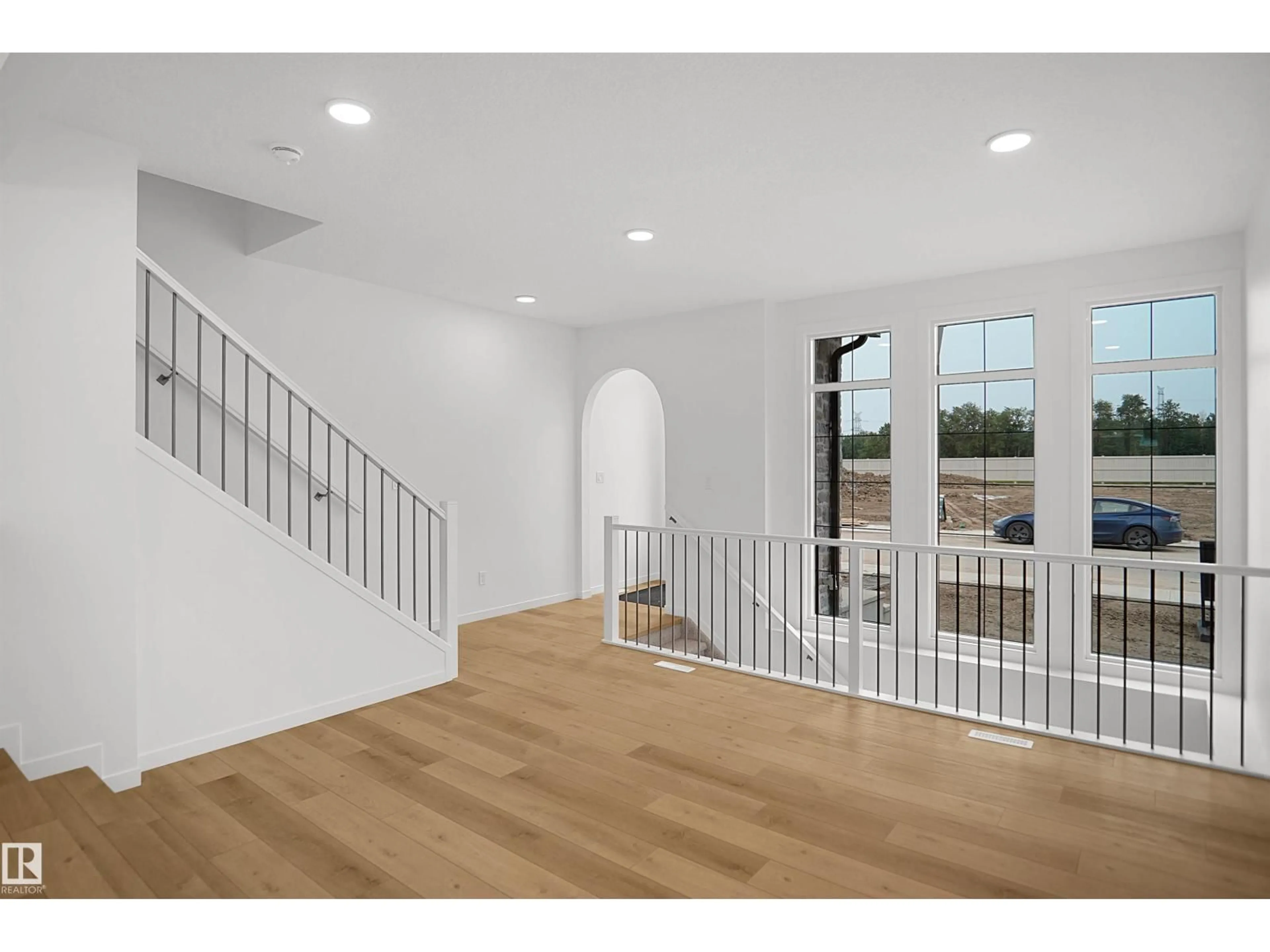 Indoor entryway for 1312 9 ST, Edmonton Alberta T6T2W2