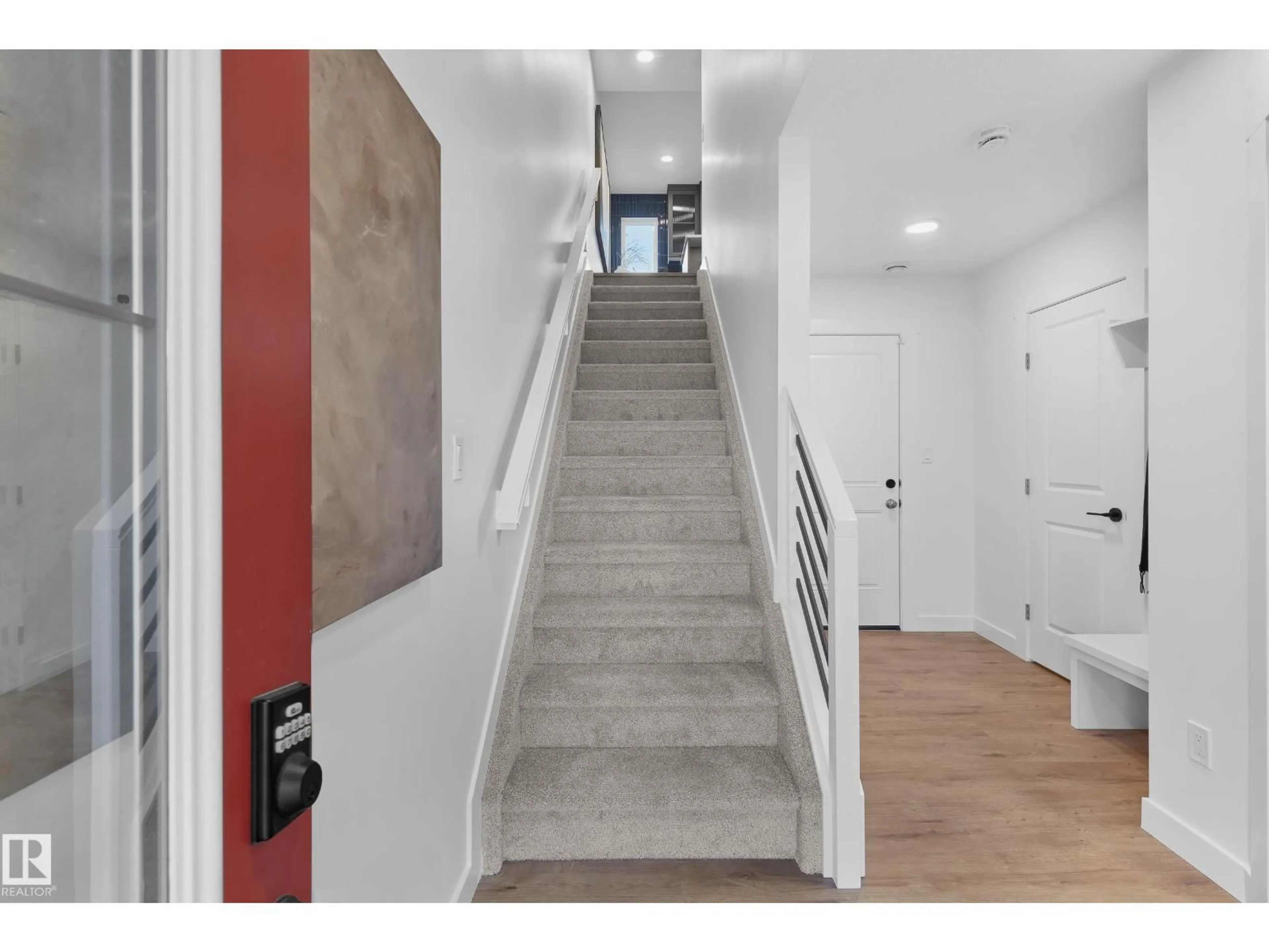 Indoor entryway for 2032 MARQUIS WY, Edmonton Alberta T5Y4E7