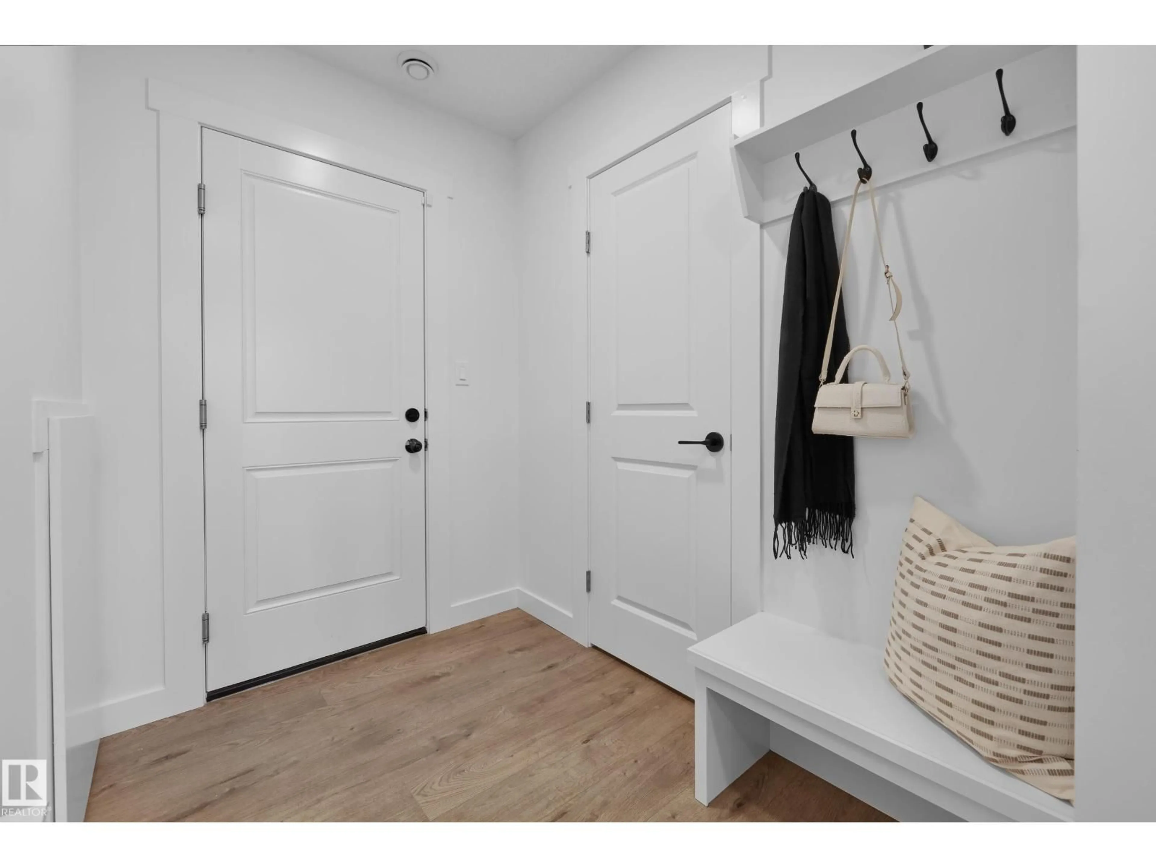 Indoor entryway for 2032 MARQUIS WY, Edmonton Alberta T5Y4E7