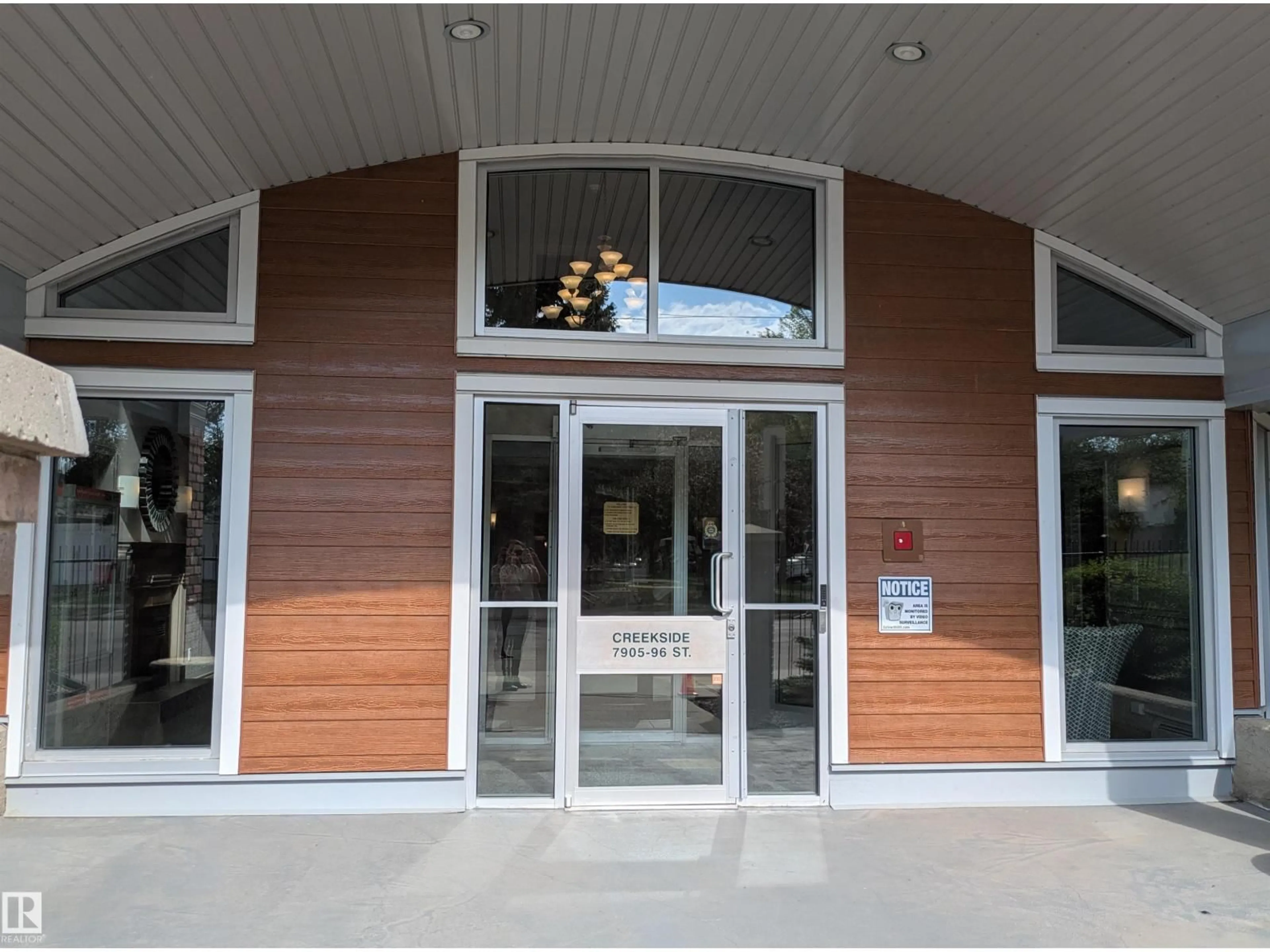 Indoor foyer for NW - 7905 96 ST, Edmonton Alberta T6C4R3