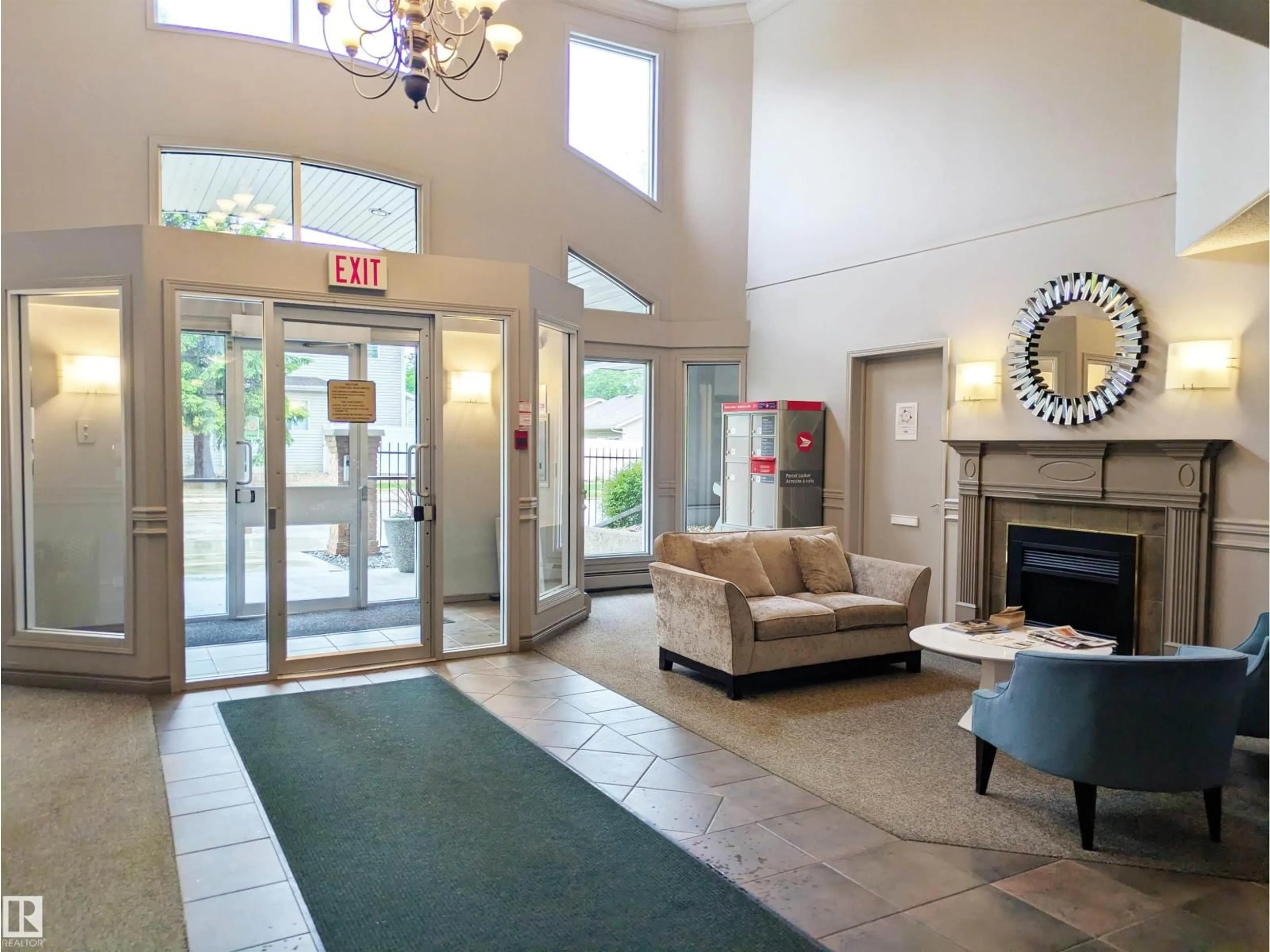 Indoor foyer for NW - 7905 96 ST, Edmonton Alberta T6C4R3