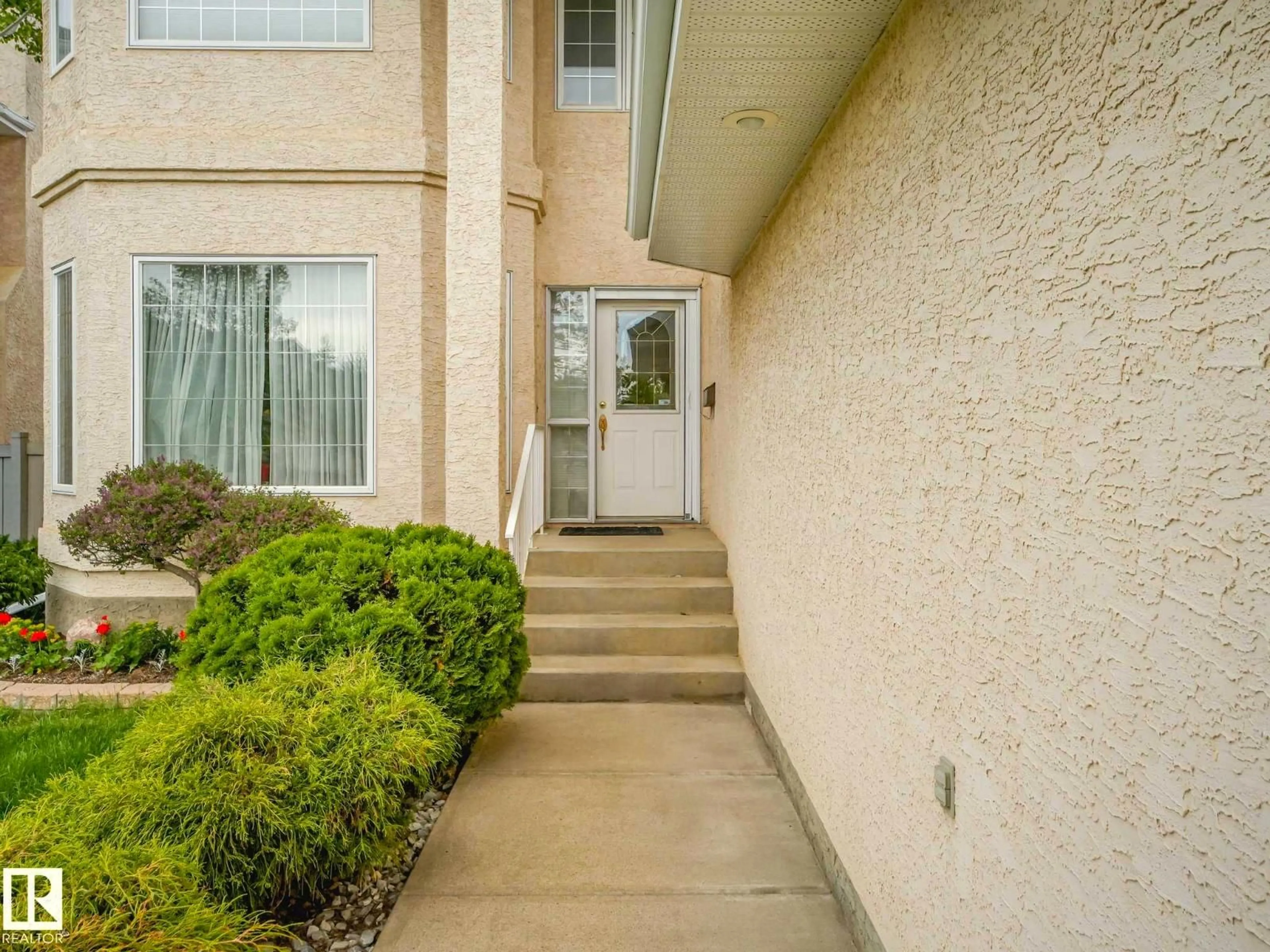 Unknown for 11568 15 AV, Edmonton Alberta T6J7C9