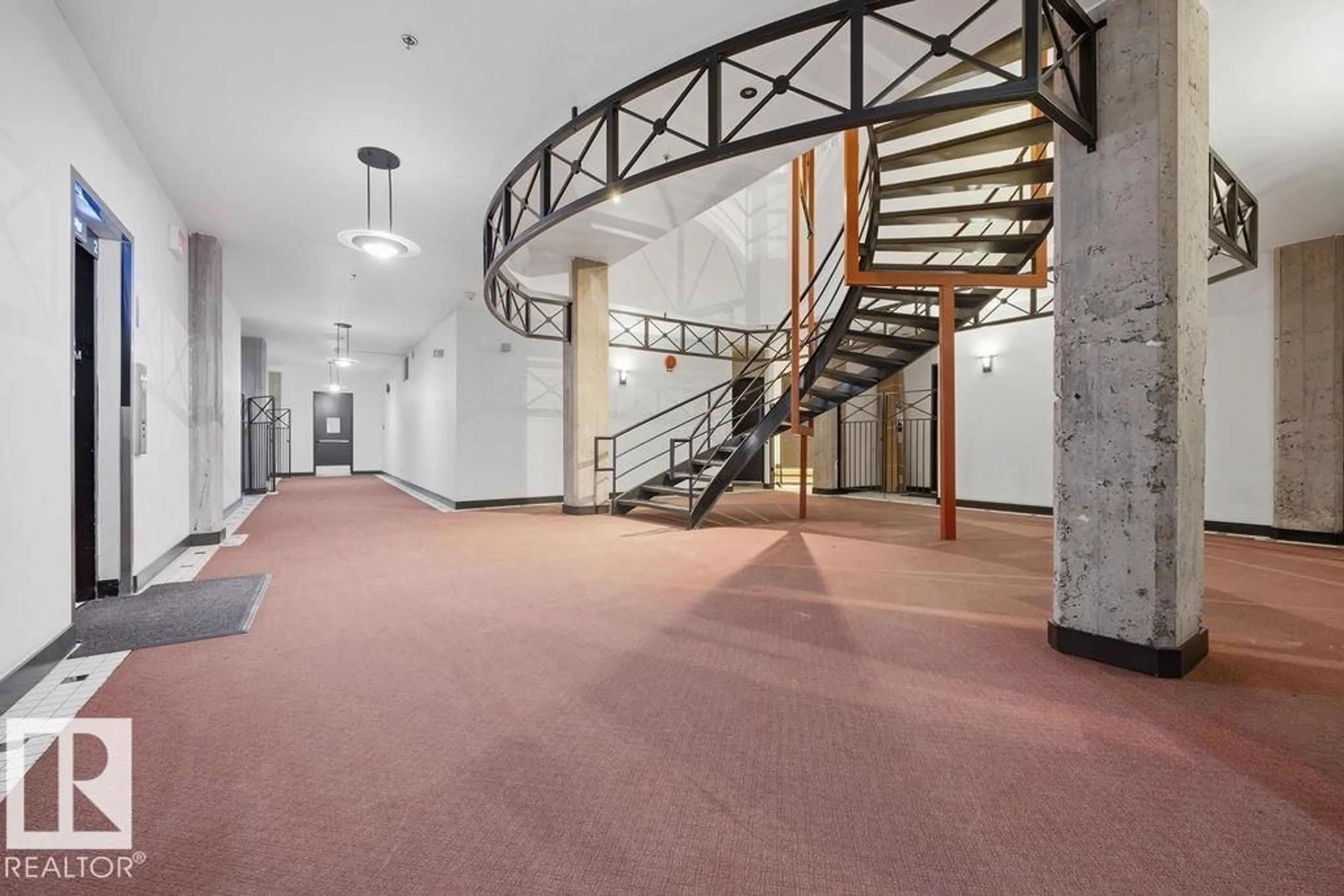 Indoor foyer for #104 - 10330 104 ST NW, Edmonton Alberta T5B4T1