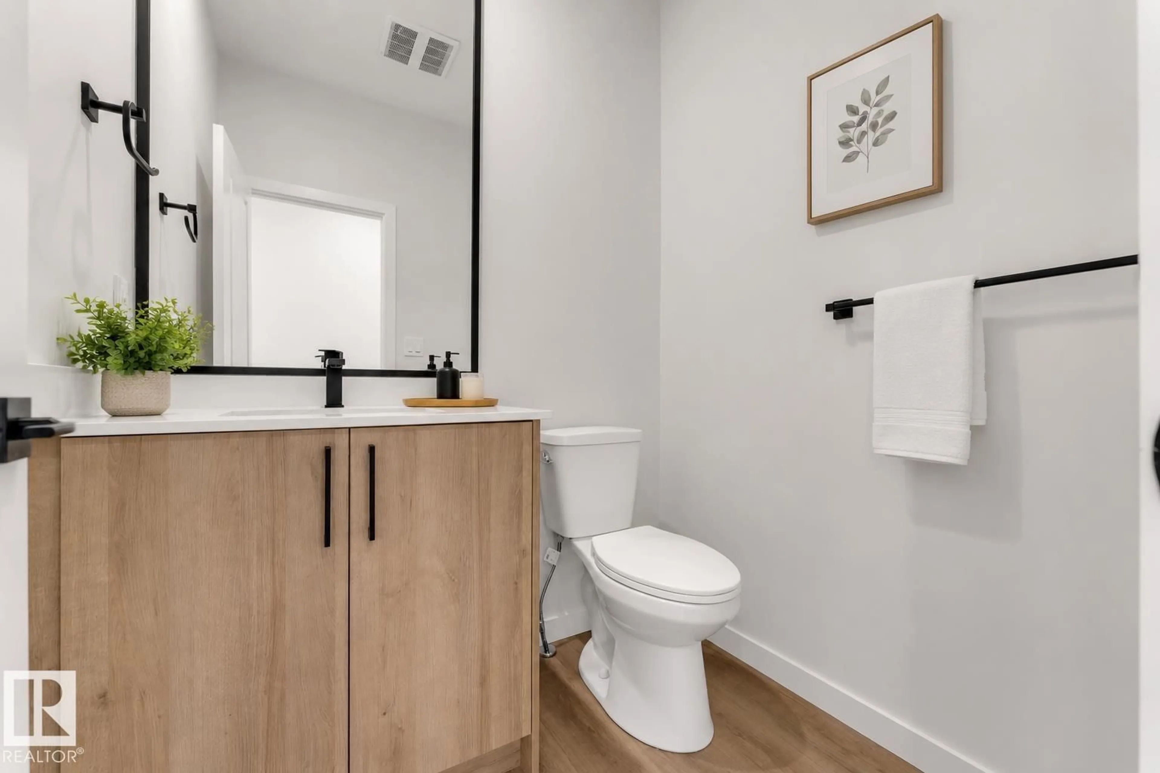 Standard bathroom, unknown for 117 CALVINIA LI, Sherwood Park Alberta T8A4V2