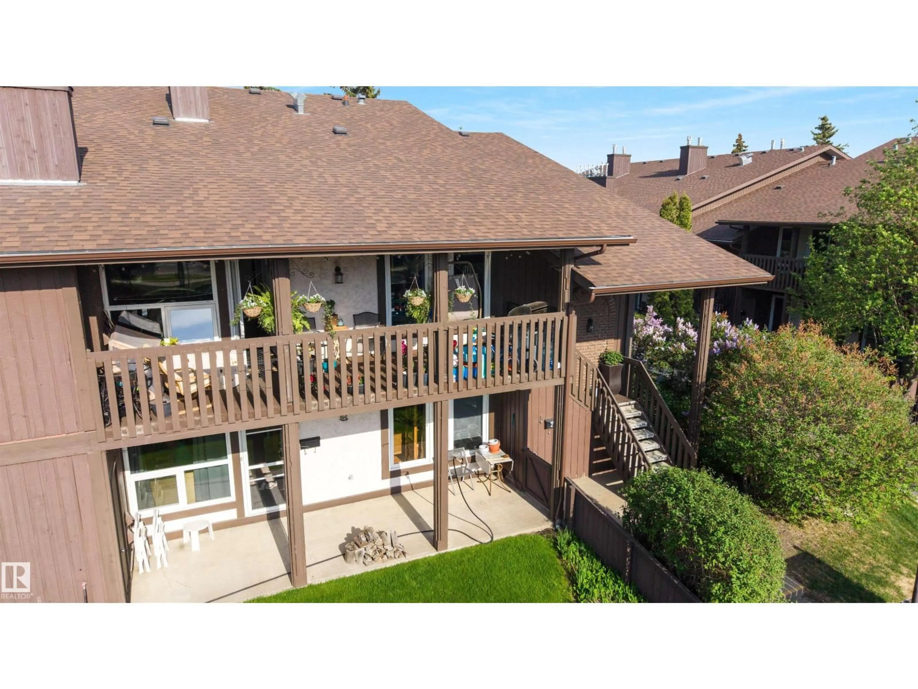 A pic from outside/outdoor area/front of a property/back of a property/a pic from drone, unknown for 241 SURREY GARDENS GD, Edmonton Alberta T5T1Z3