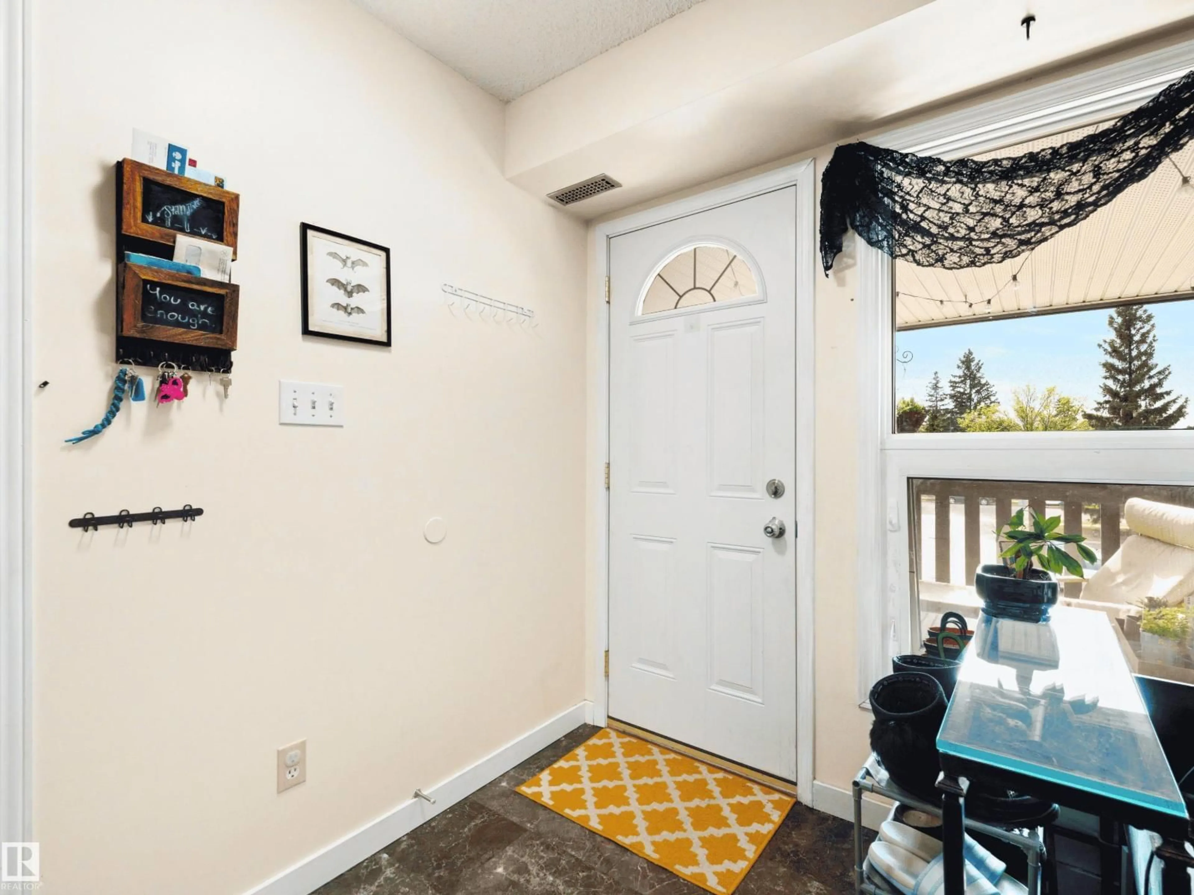 Indoor entryway for 241 SURREY GARDENS GD, Edmonton Alberta T5T1Z3