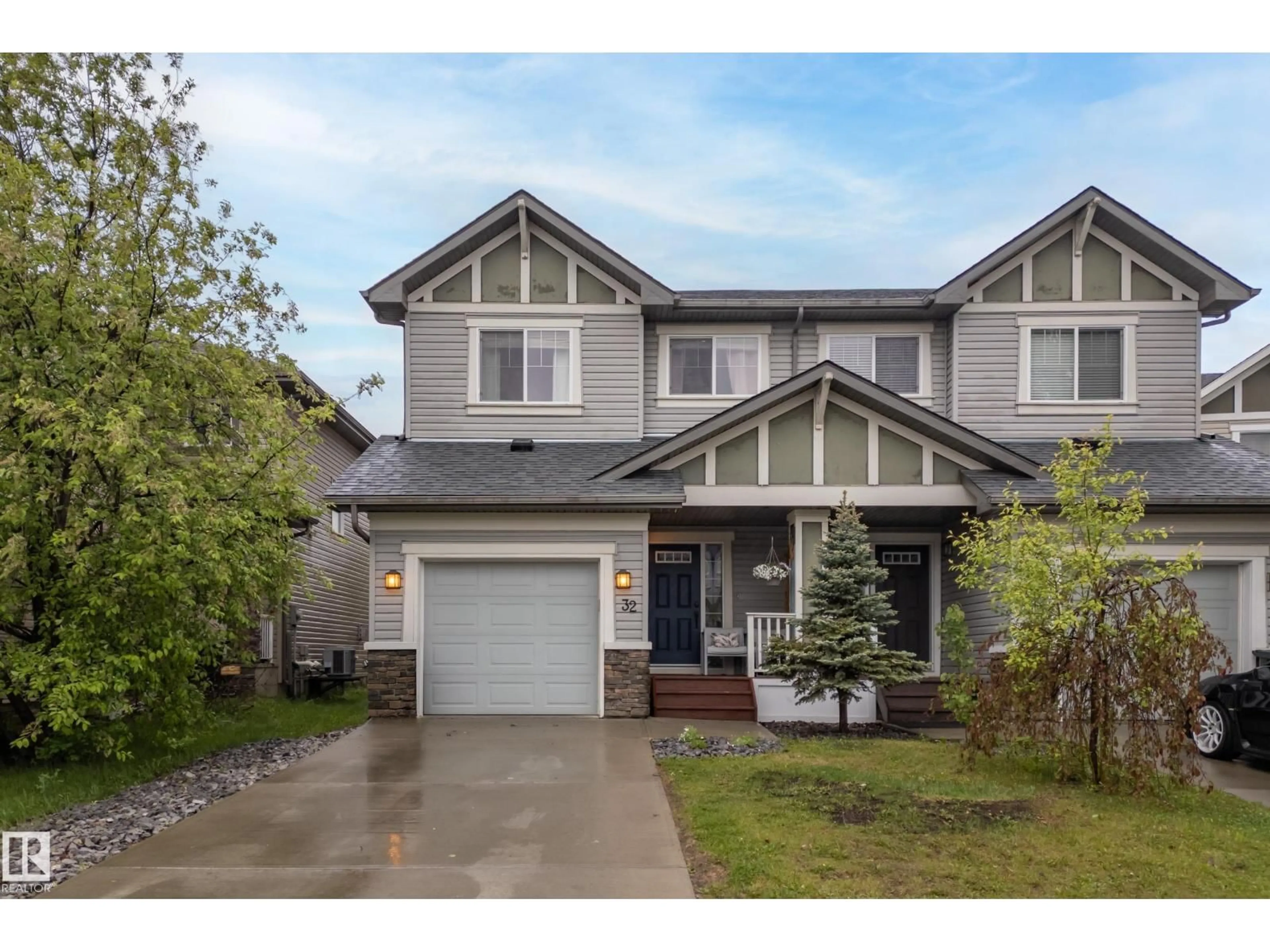 Home with vinyl exterior material, street for 32 HARTWICK ME, Spruce Grove Alberta T7X0A5
