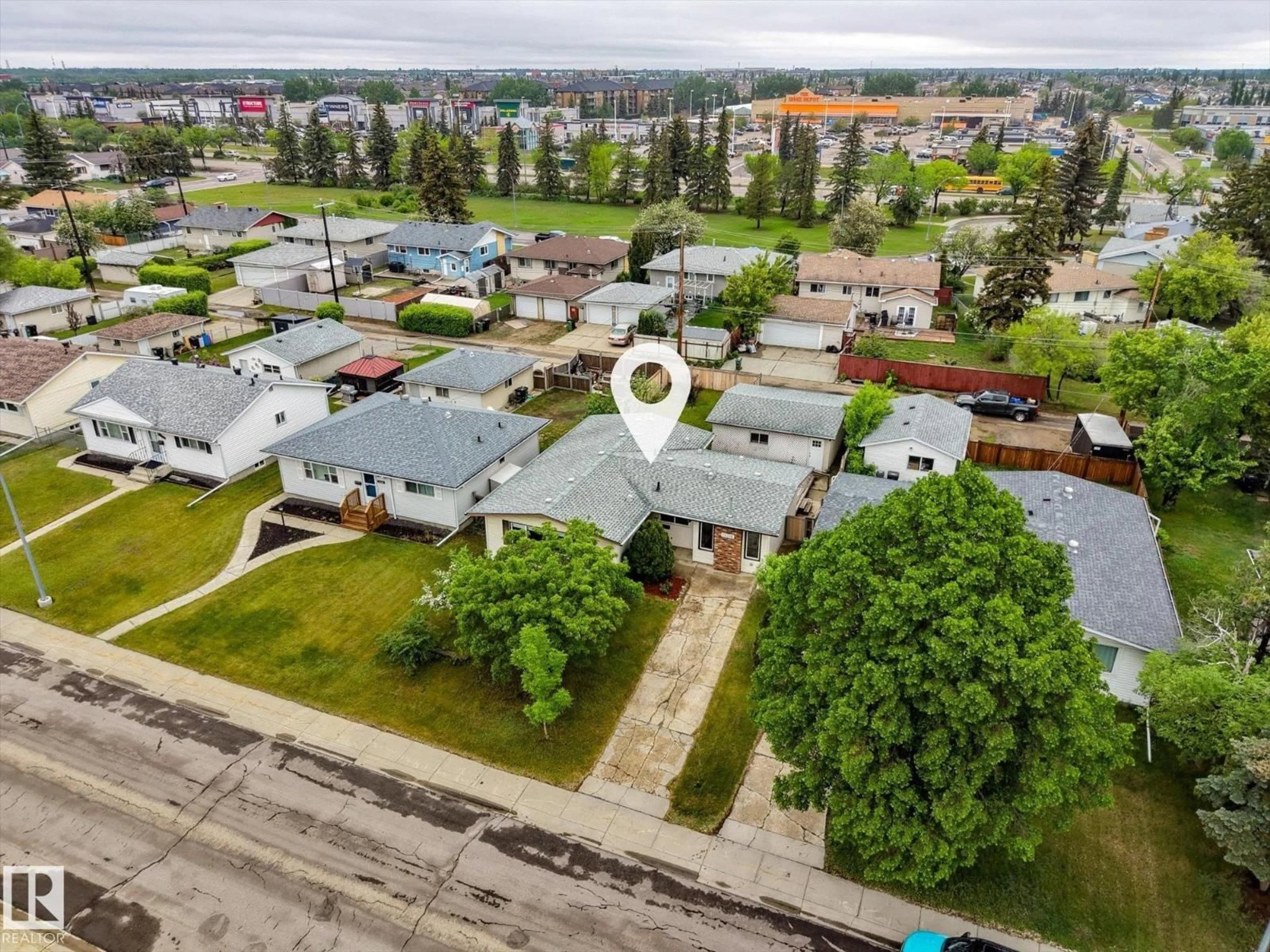 A pic from outside/outdoor area/front of a property/back of a property/a pic from drone, street for 13316 136 AV, Edmonton Alberta T5L4B3