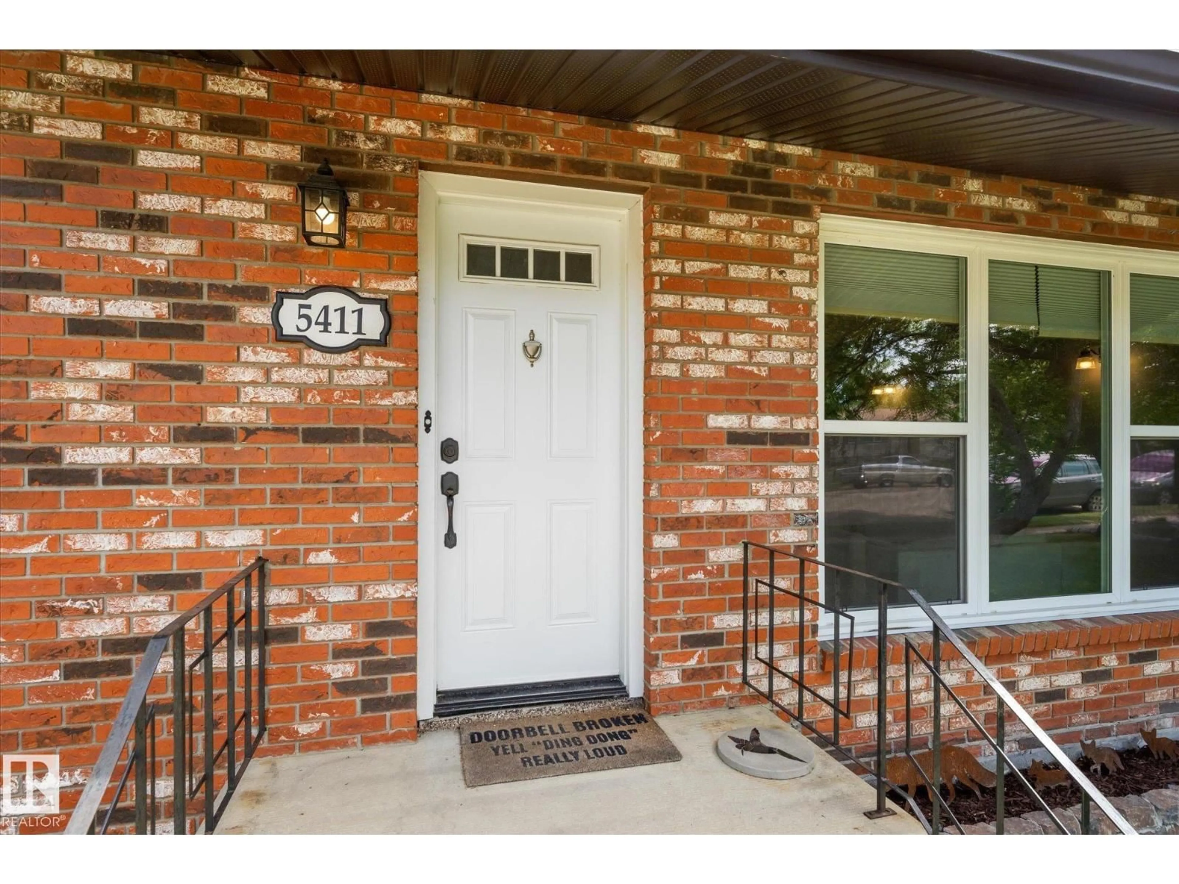 Indoor entryway for 5411 49 ST, Stony Plain Alberta T7Z1B5