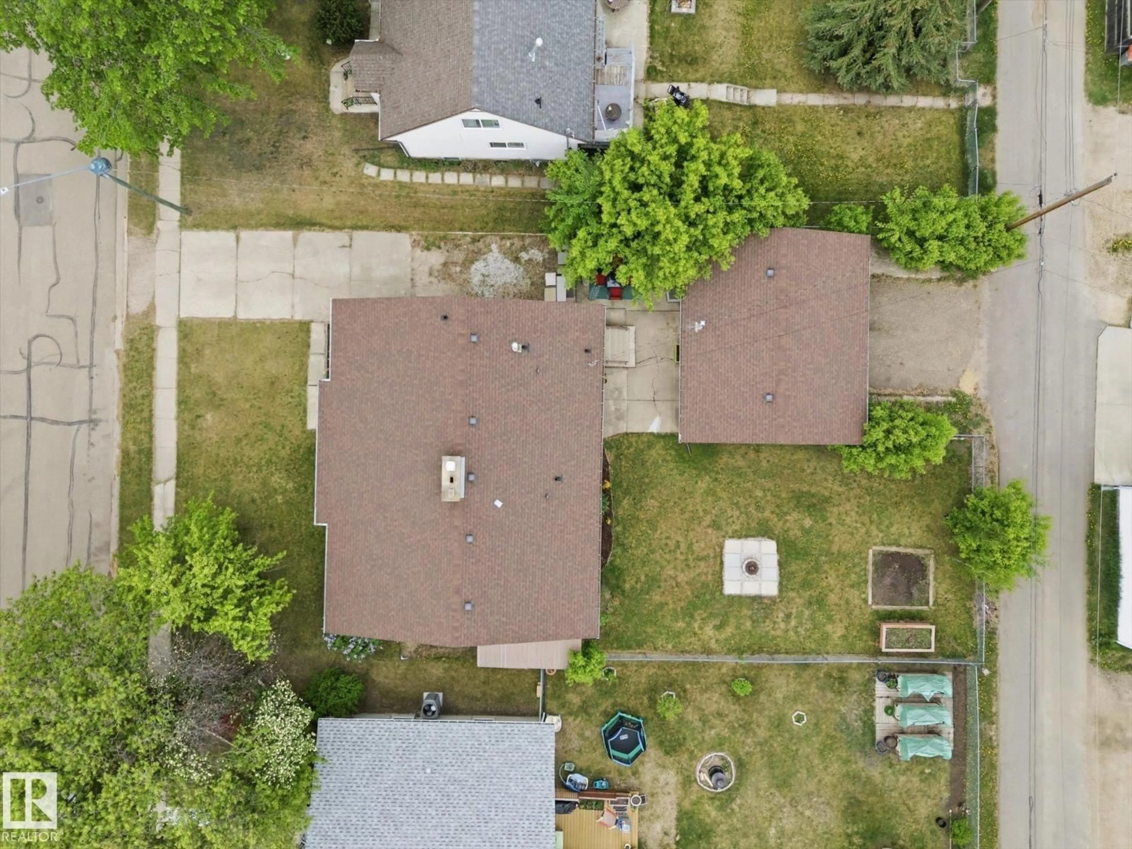 A pic from outside/outdoor area/front of a property/back of a property/a pic from drone, street for 5411 49 ST, Stony Plain Alberta T7Z1B5