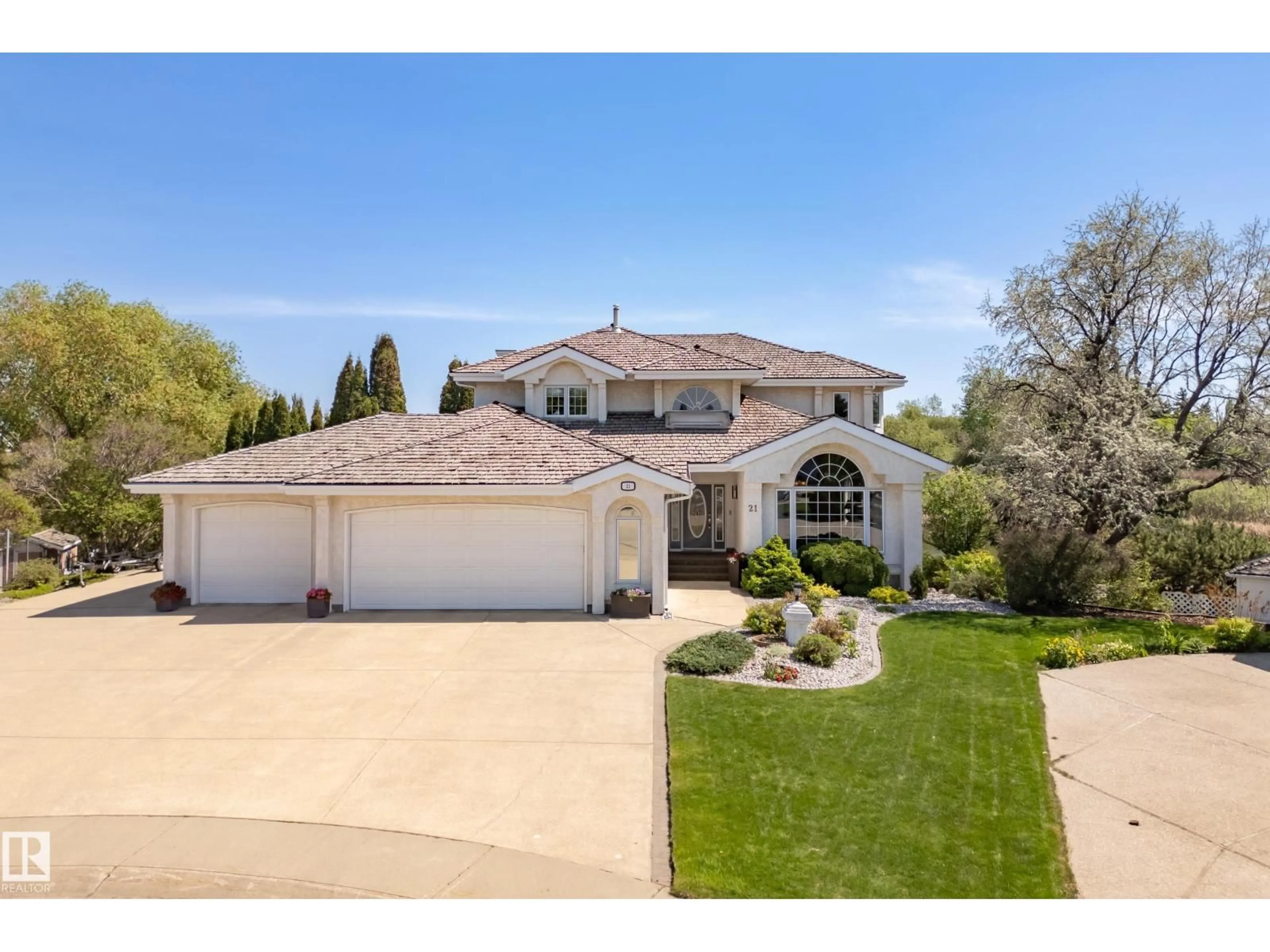 A pic from outside/outdoor area/front of a property/back of a property/a pic from drone, water/lake/river/ocean view for 21 NOTTINGHAM ES, Sherwood Park Alberta T8A5M4