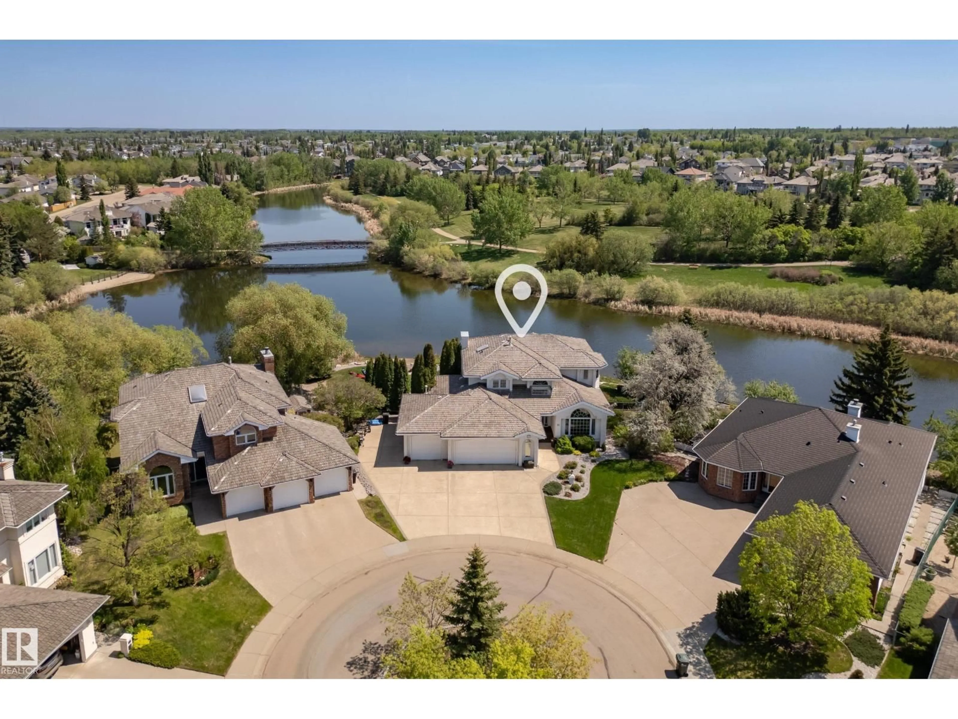 A pic from outside/outdoor area/front of a property/back of a property/a pic from drone, water/lake/river/ocean view for 21 NOTTINGHAM ES, Sherwood Park Alberta T8A5M4