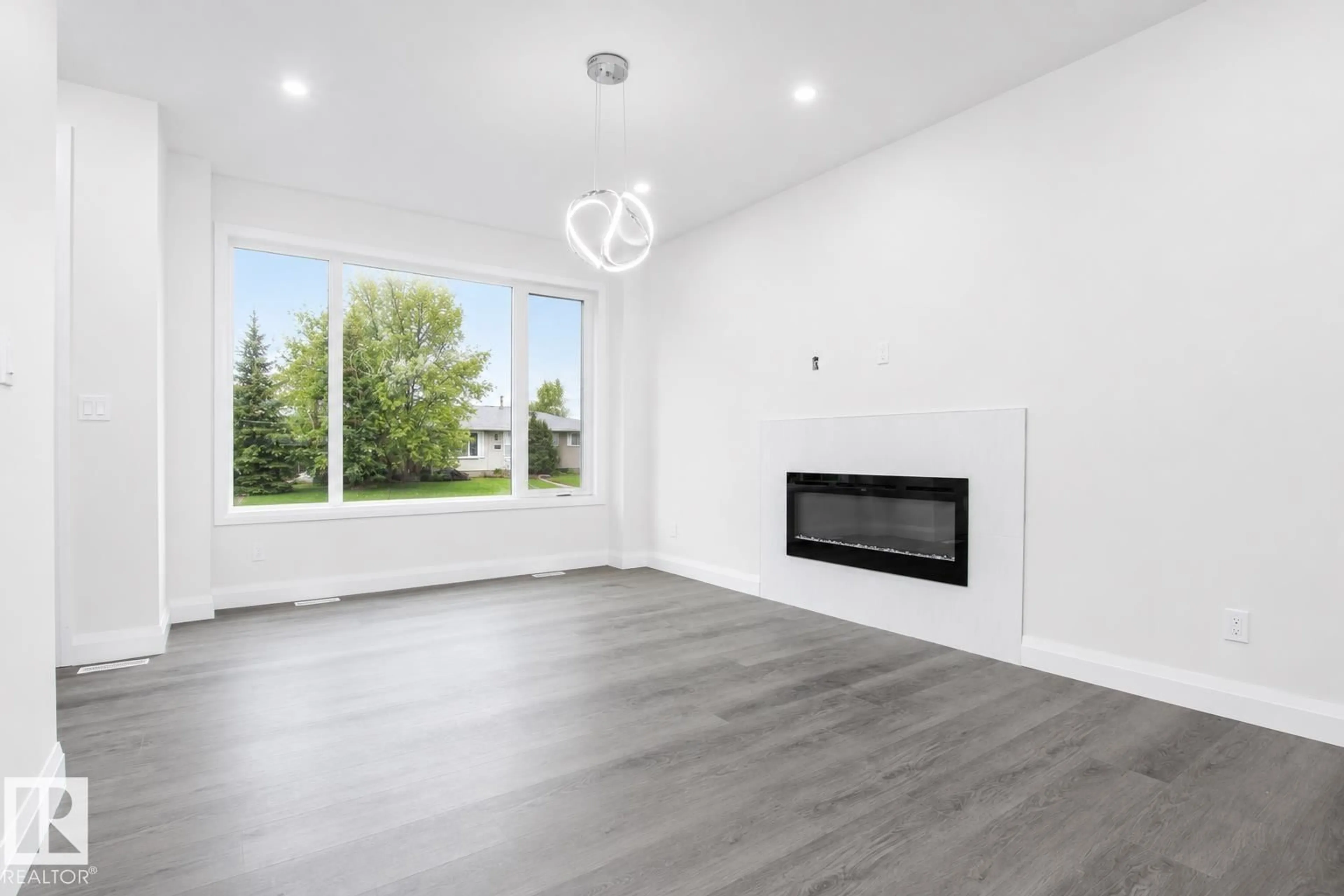 A pic of a room for NW - 8731 154 ST, Edmonton Alberta T5R1S6