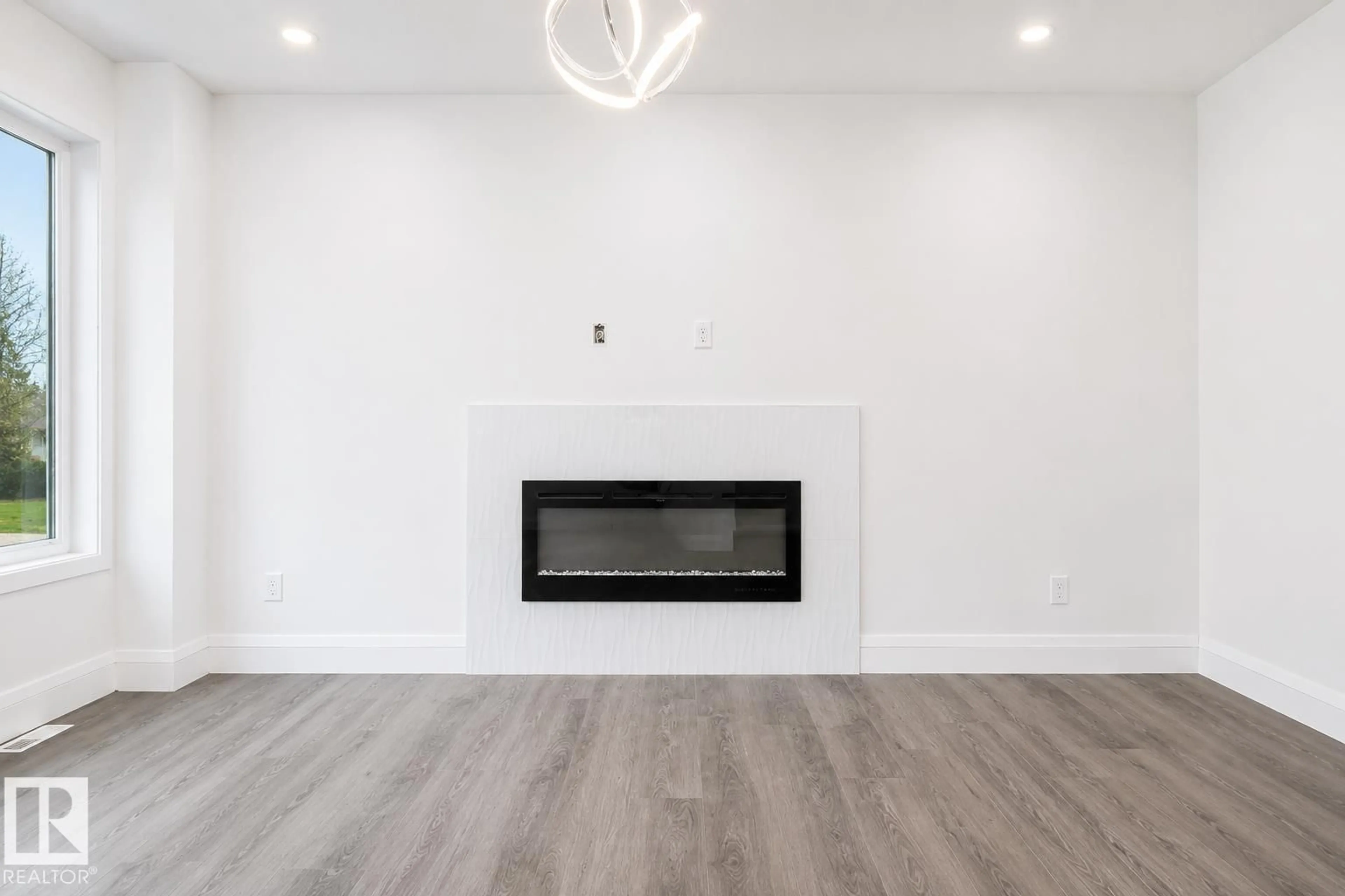 A pic of a room for NW - 8731 154 ST, Edmonton Alberta T5R1S6