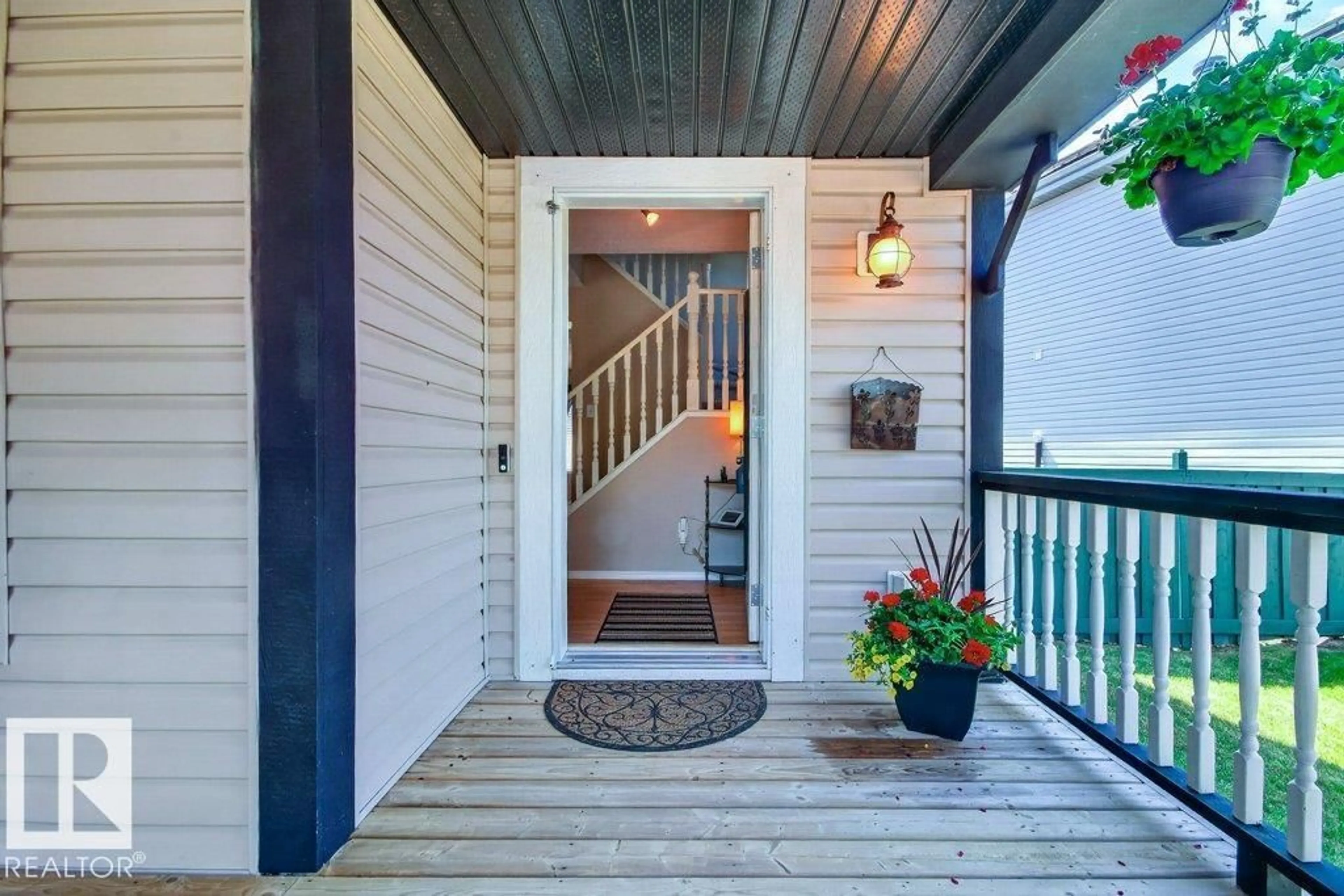 Indoor entryway for SW SW - 12215 18 AV, Edmonton Alberta T6W1S3