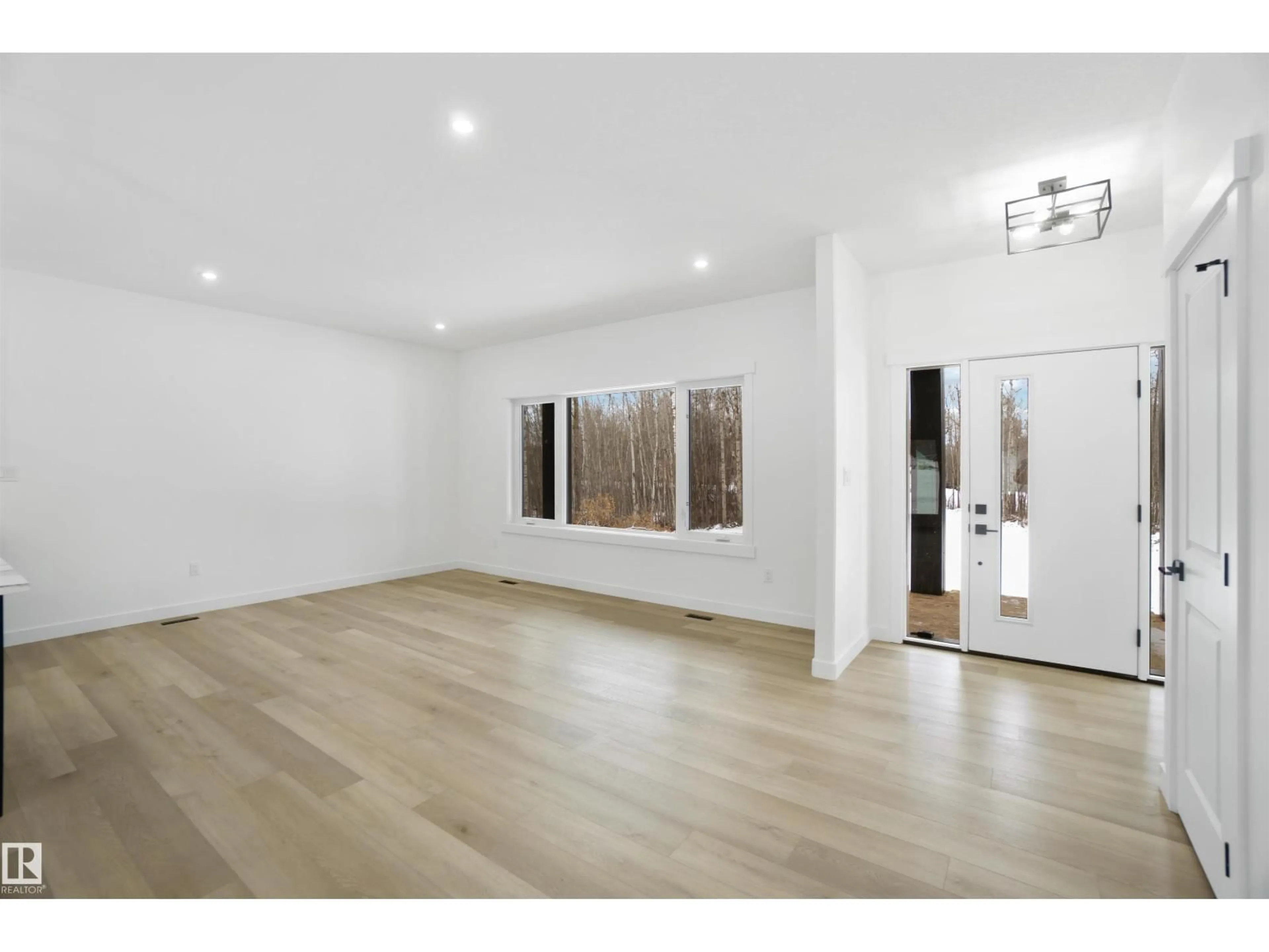 A pic of a room for 100 54127 RGE ROAD 30, Rural Lac Ste. Anne County Alberta T0E1V2