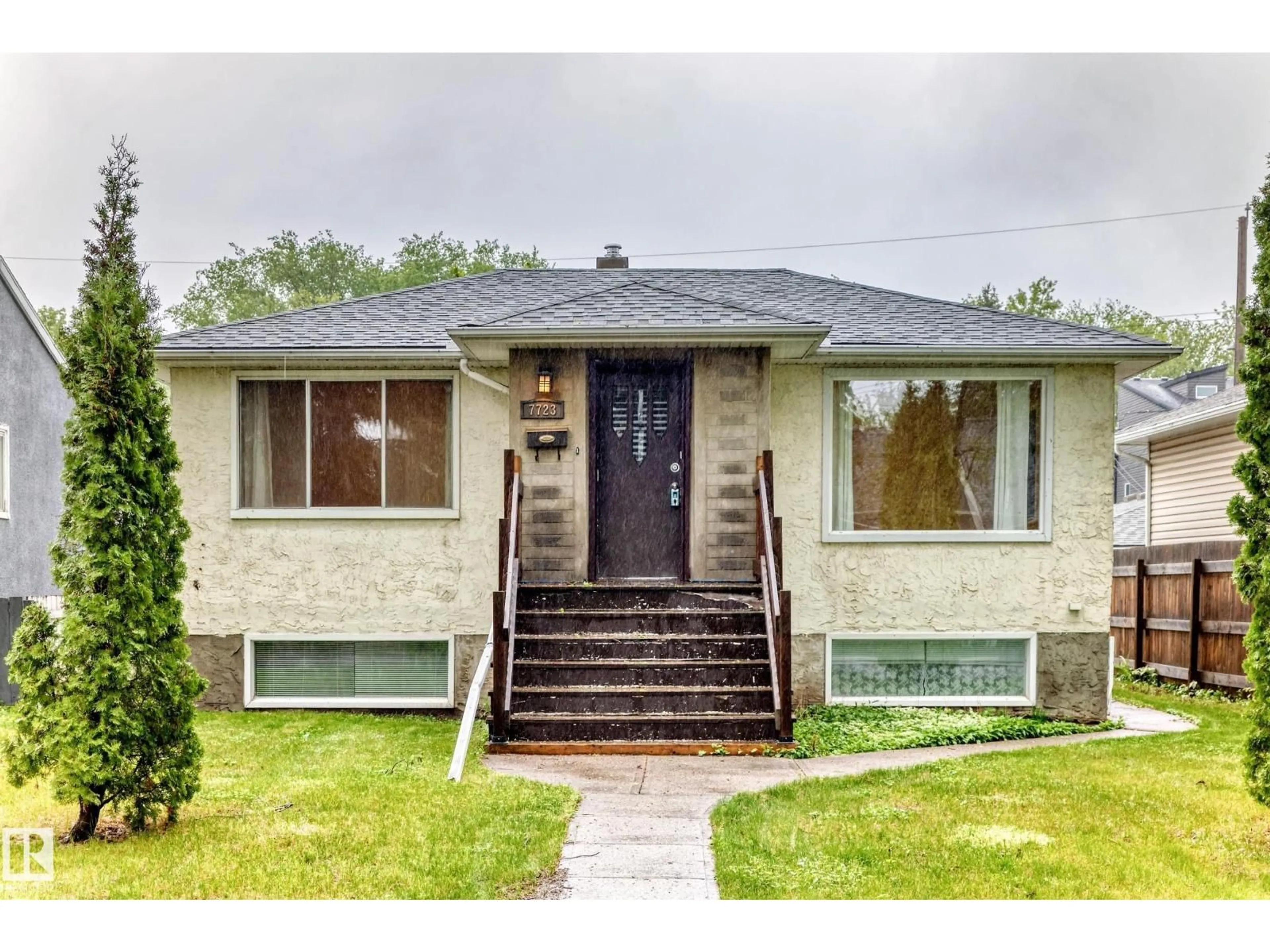 Home with vinyl exterior material, street for 7723 81 AV, Edmonton Alberta T6C0V4