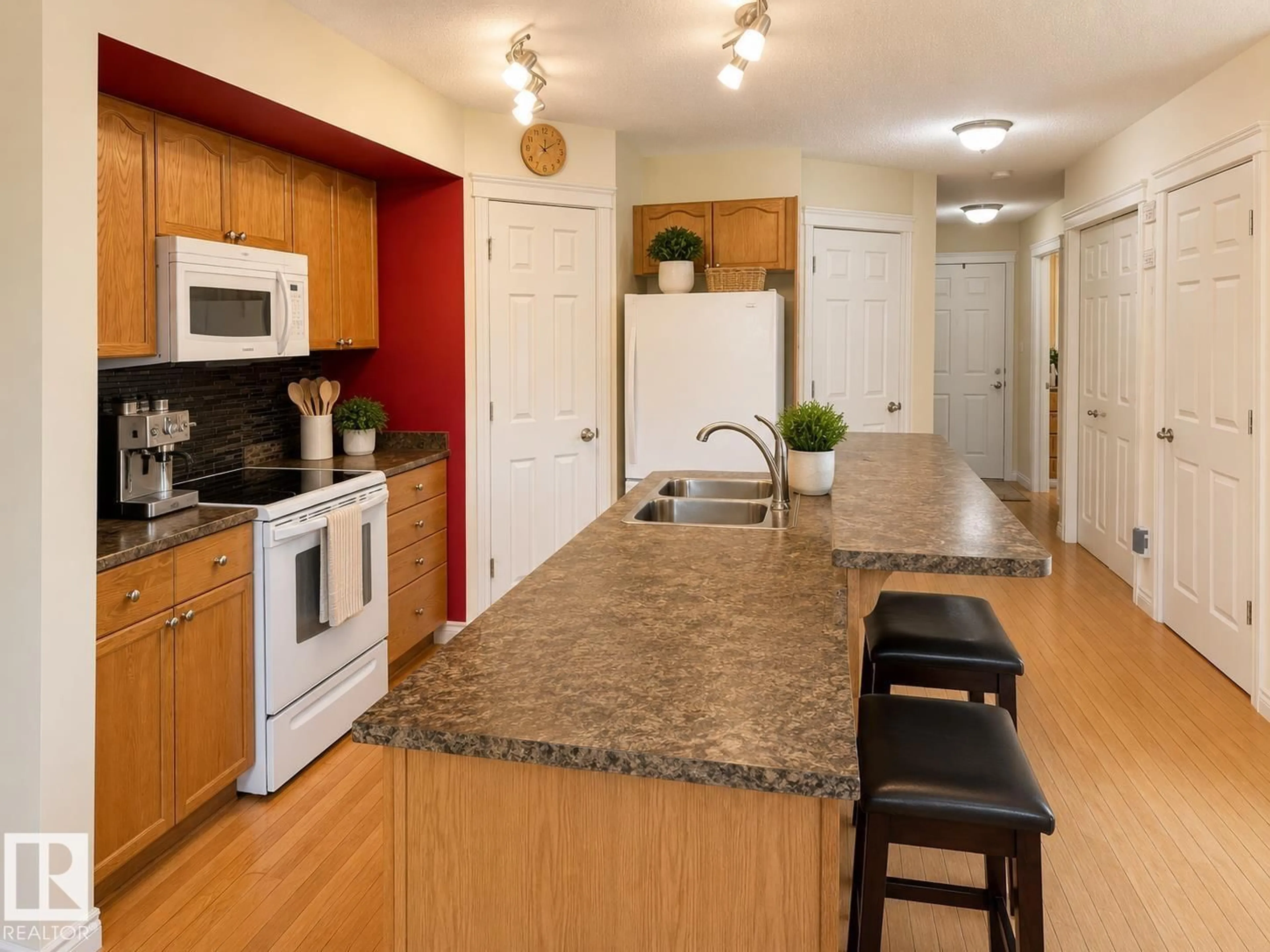 Standard kitchen, unknown for 102 HARTWICK LO, Spruce Grove Alberta T7X0A5