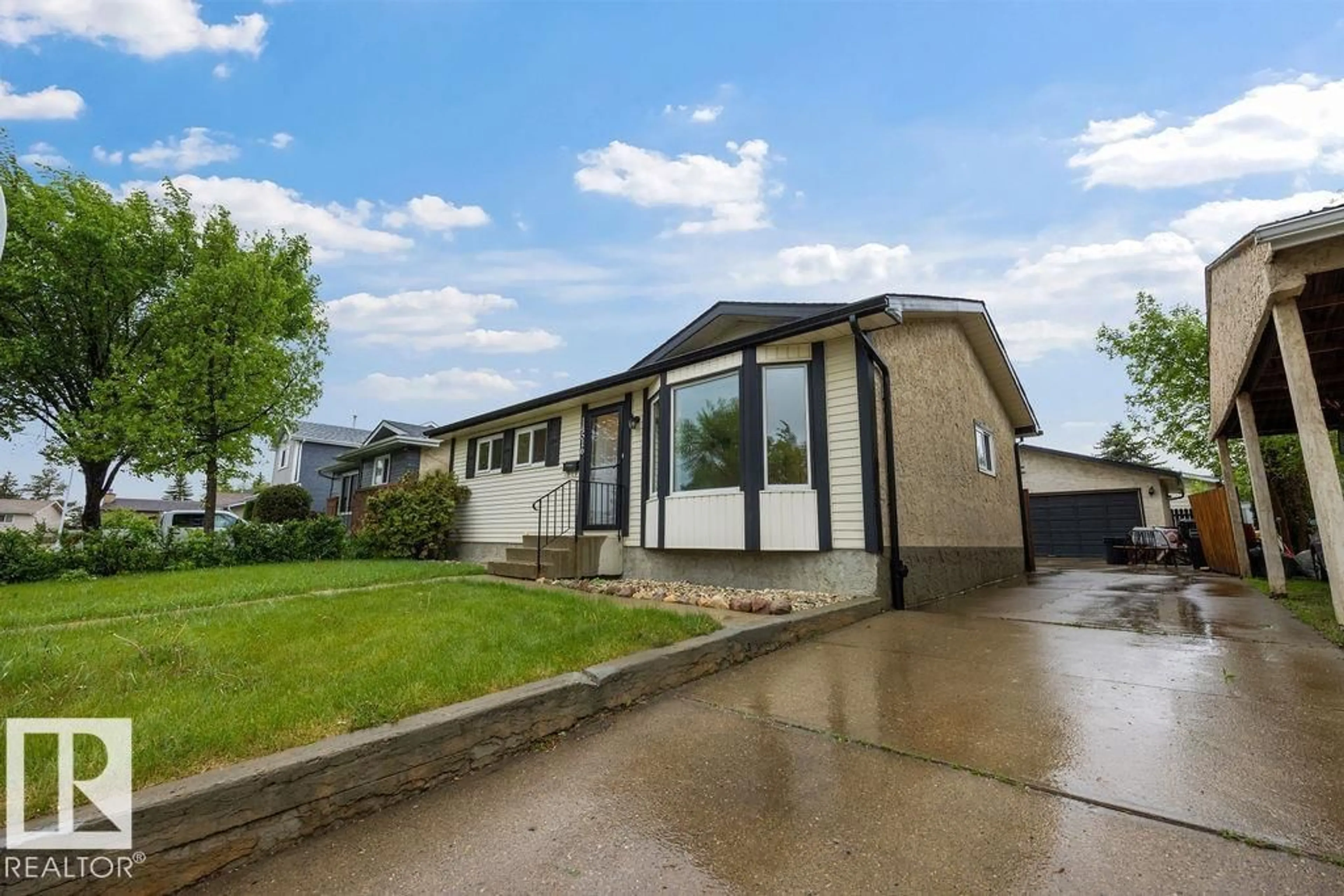 A pic from outside/outdoor area/front of a property/back of a property/a pic from drone, street for 14516 20 ST, Edmonton Alberta T5Y1V7